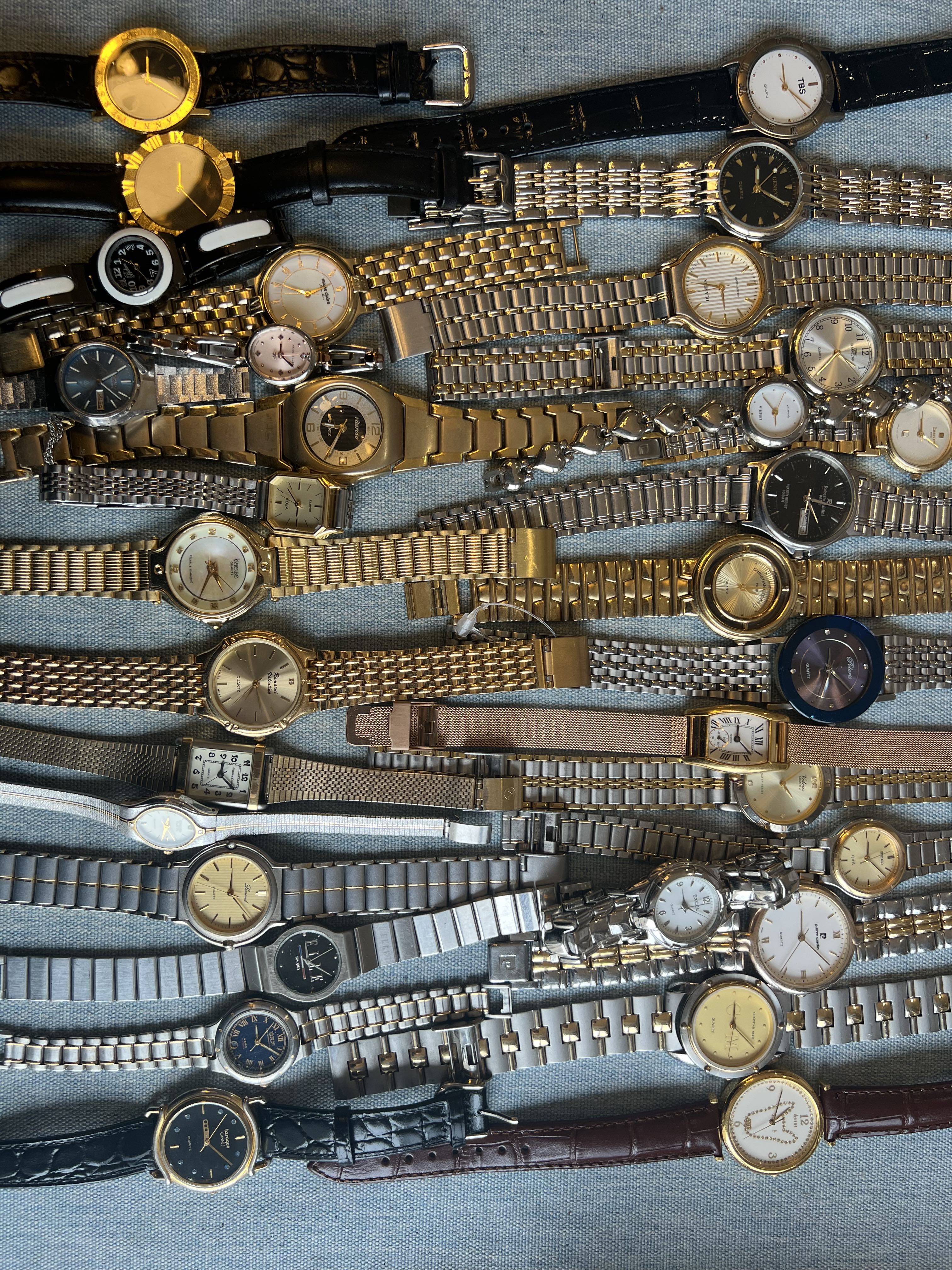 The ladies's middle -aged watch belt the link, which is based on the live broadcast room pictures.
