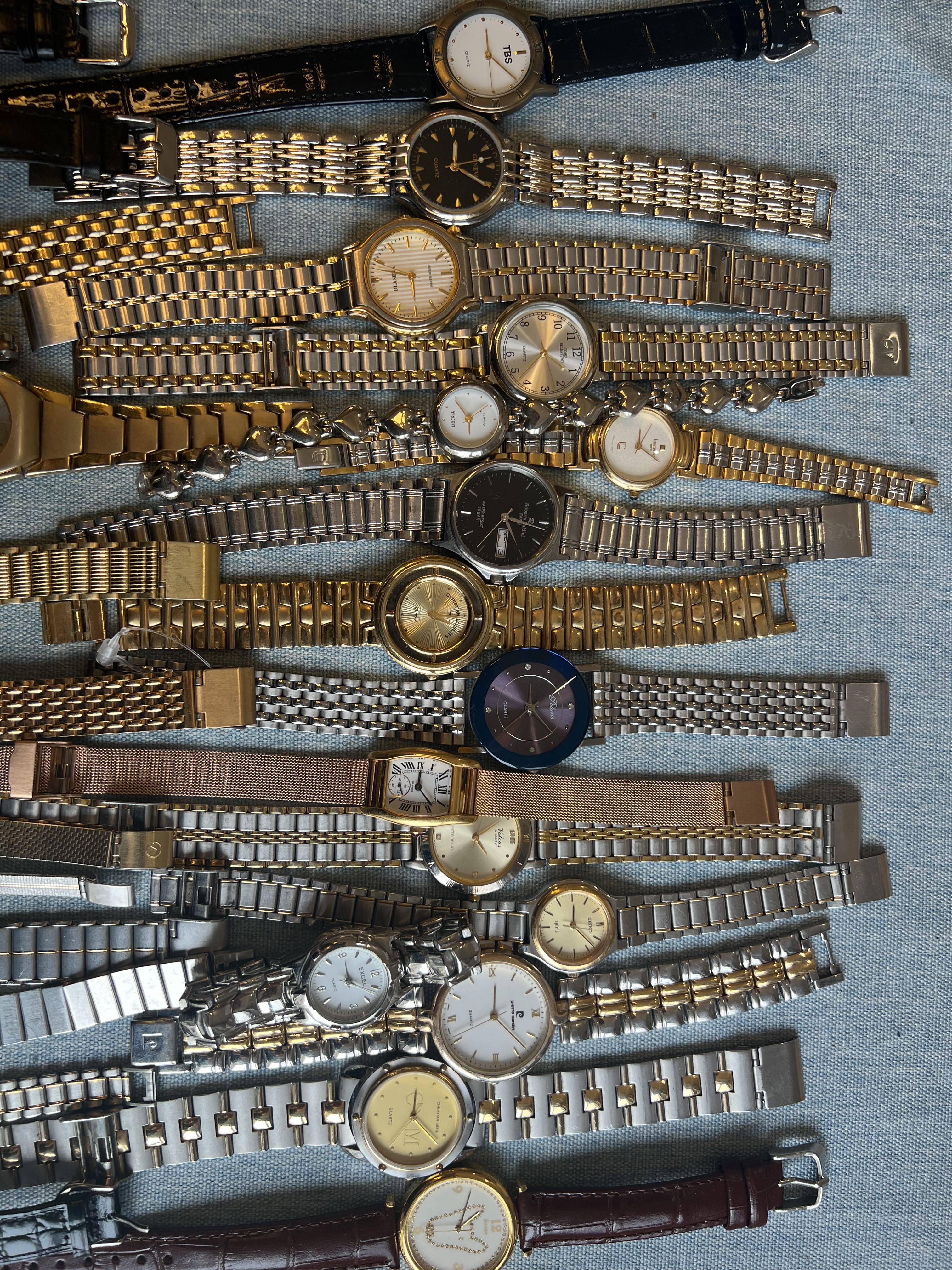 The ladies's middle -aged watch belt the link, which is based on the live broadcast room pictures.