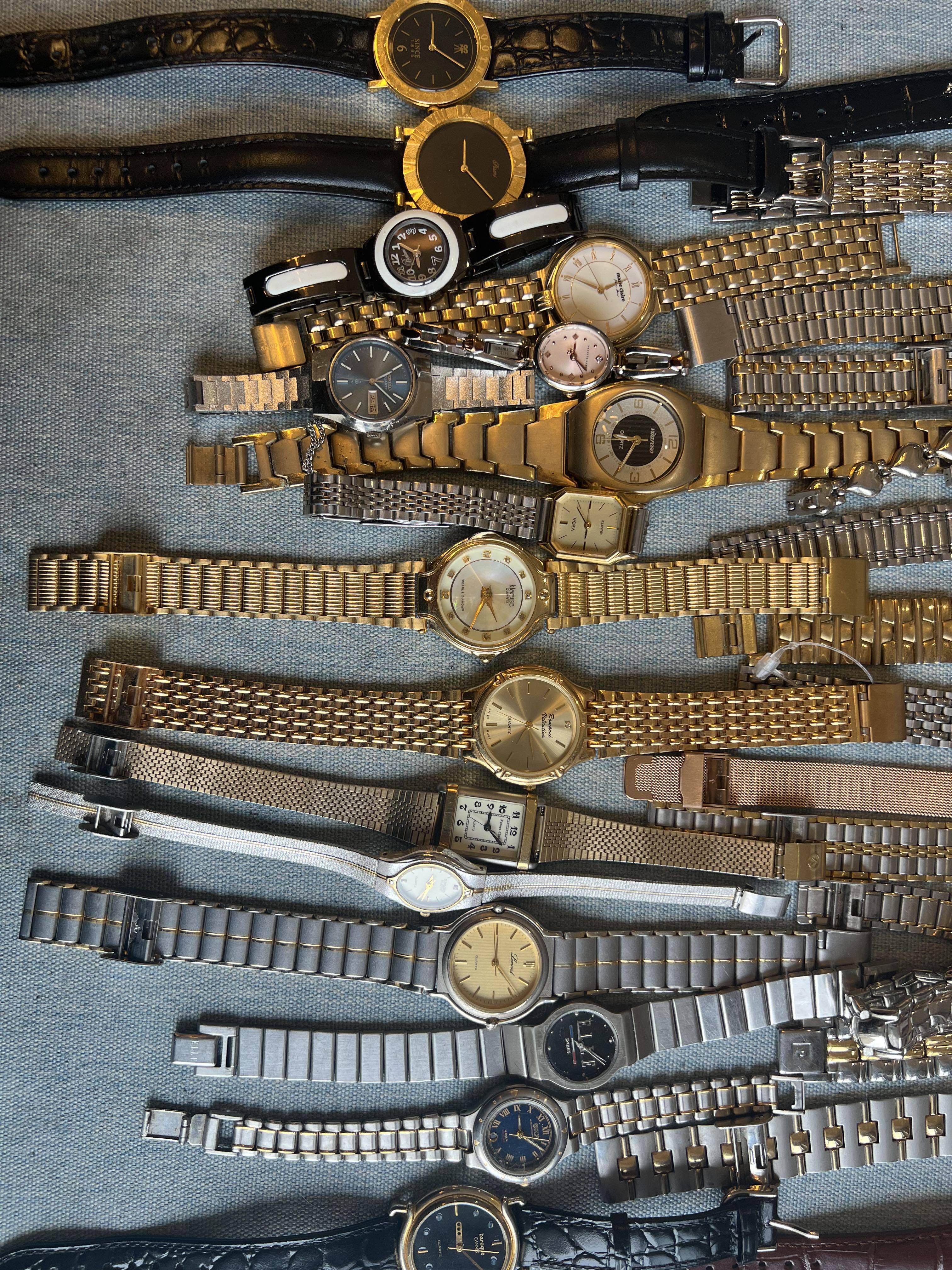 The ladies's middle -aged watch belt the link, which is based on the live broadcast room pictures.