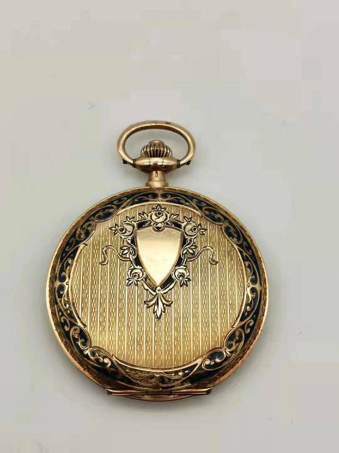 Middle -aged watch backflow