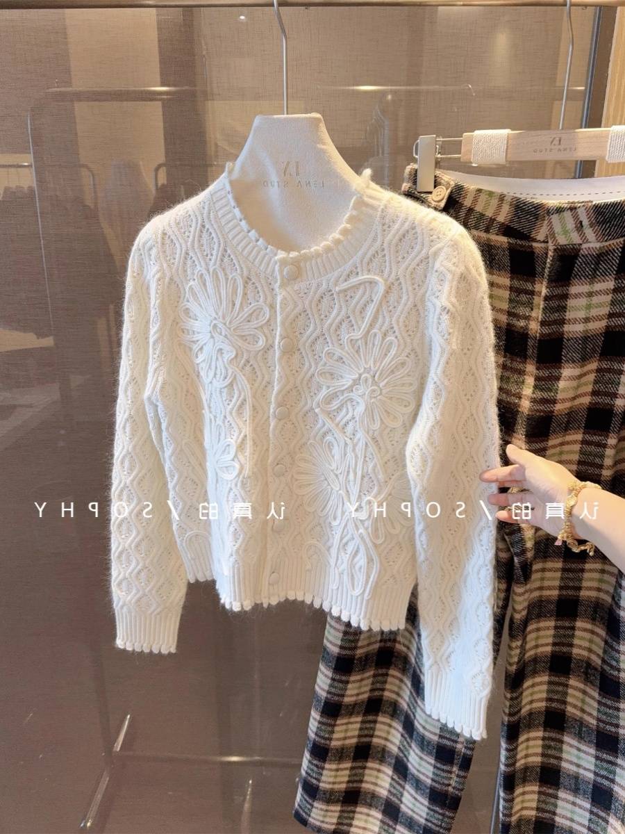 Buyer shop ~ The return rate is explosive!French style ~ three -dimensional relief cashmere wool blended lace knitted cardigan