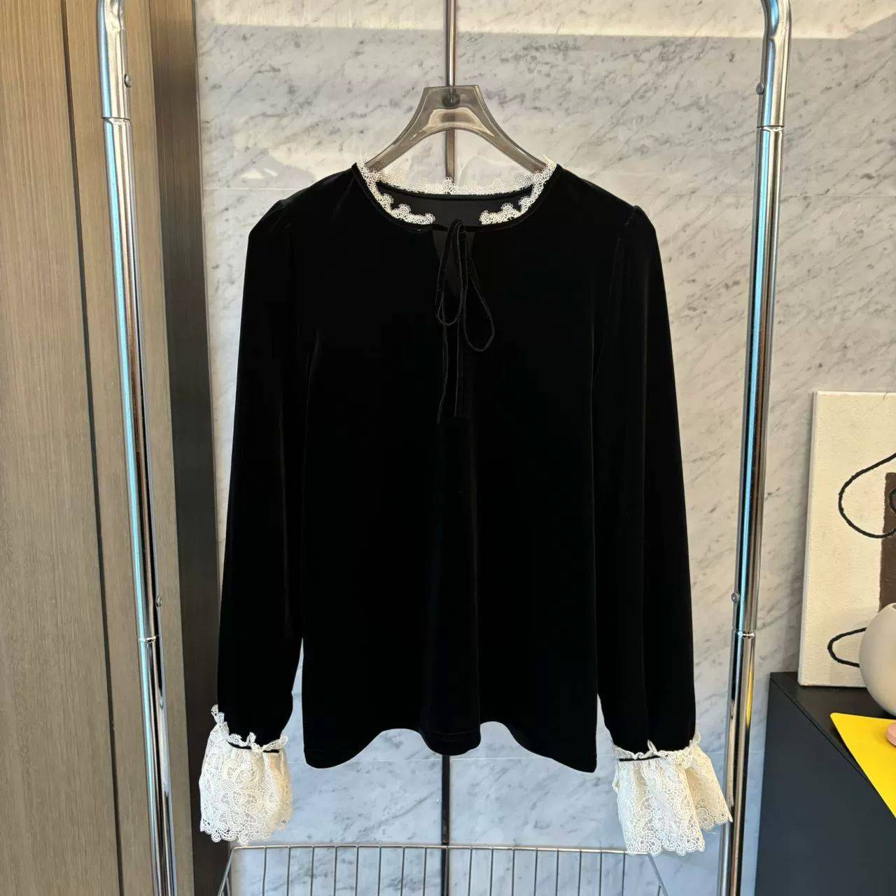 The face value burst!French exquisite ladies retro velvet shirt fake two lace lace top women 24 spring