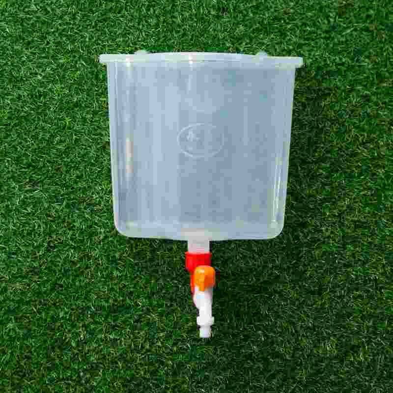 Washing and durable hand bucket shampoo is mostly used with creative hanging plastic buckets to hang the wall toilet toilet toilet
