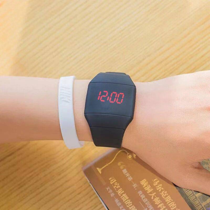 Hot -selling sports silicone electronic watch new fashion trend sports LEDWATCH student bracelet watch