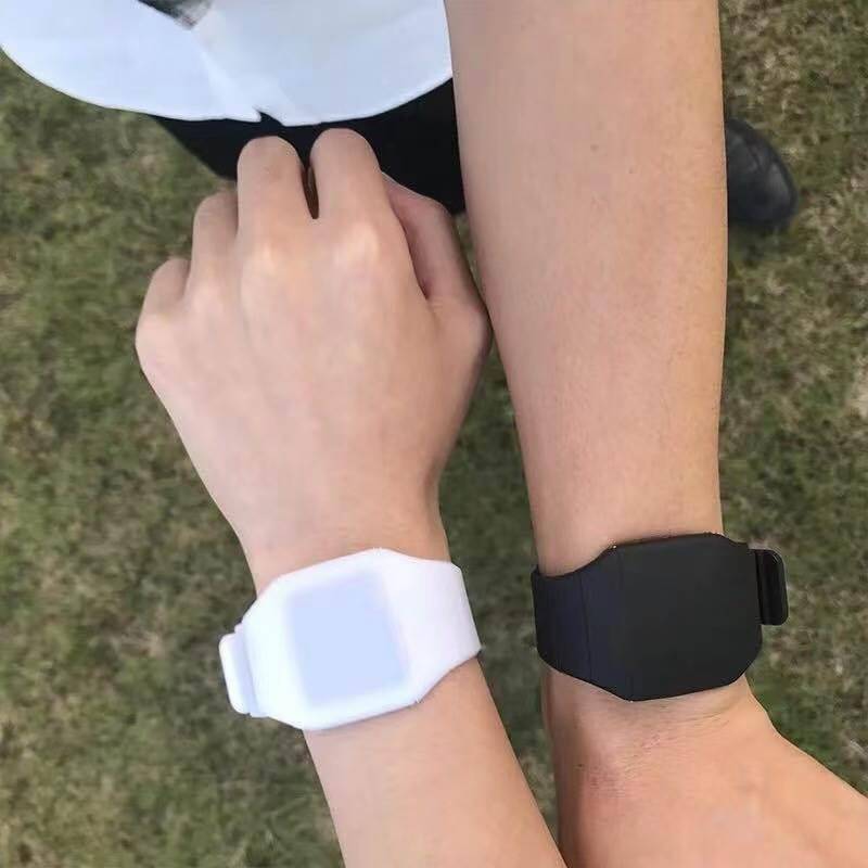 Hot -selling sports silicone electronic watch new fashion trend sports LEDWATCH student bracelet watch