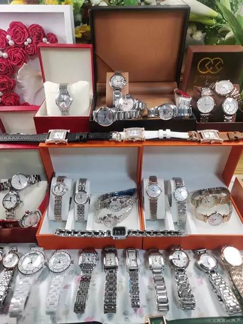 2) Boutique watch box
