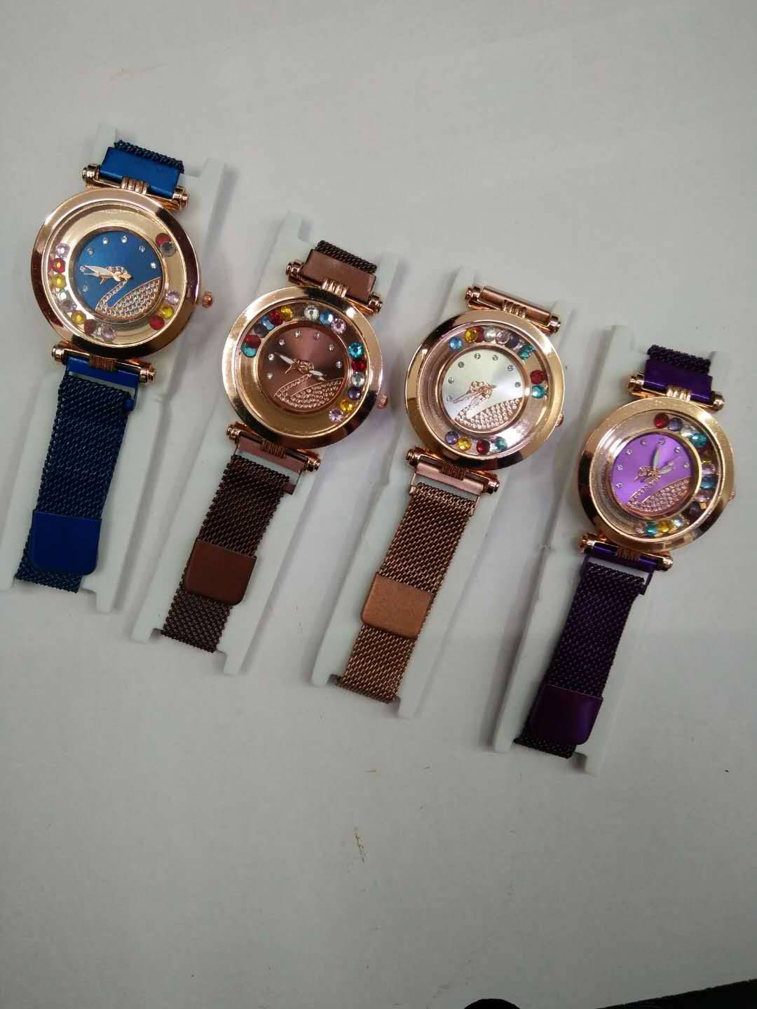 2020 New Diamond Swan Watch Douyin.com Red quartz watch hot -selling flow bead watch