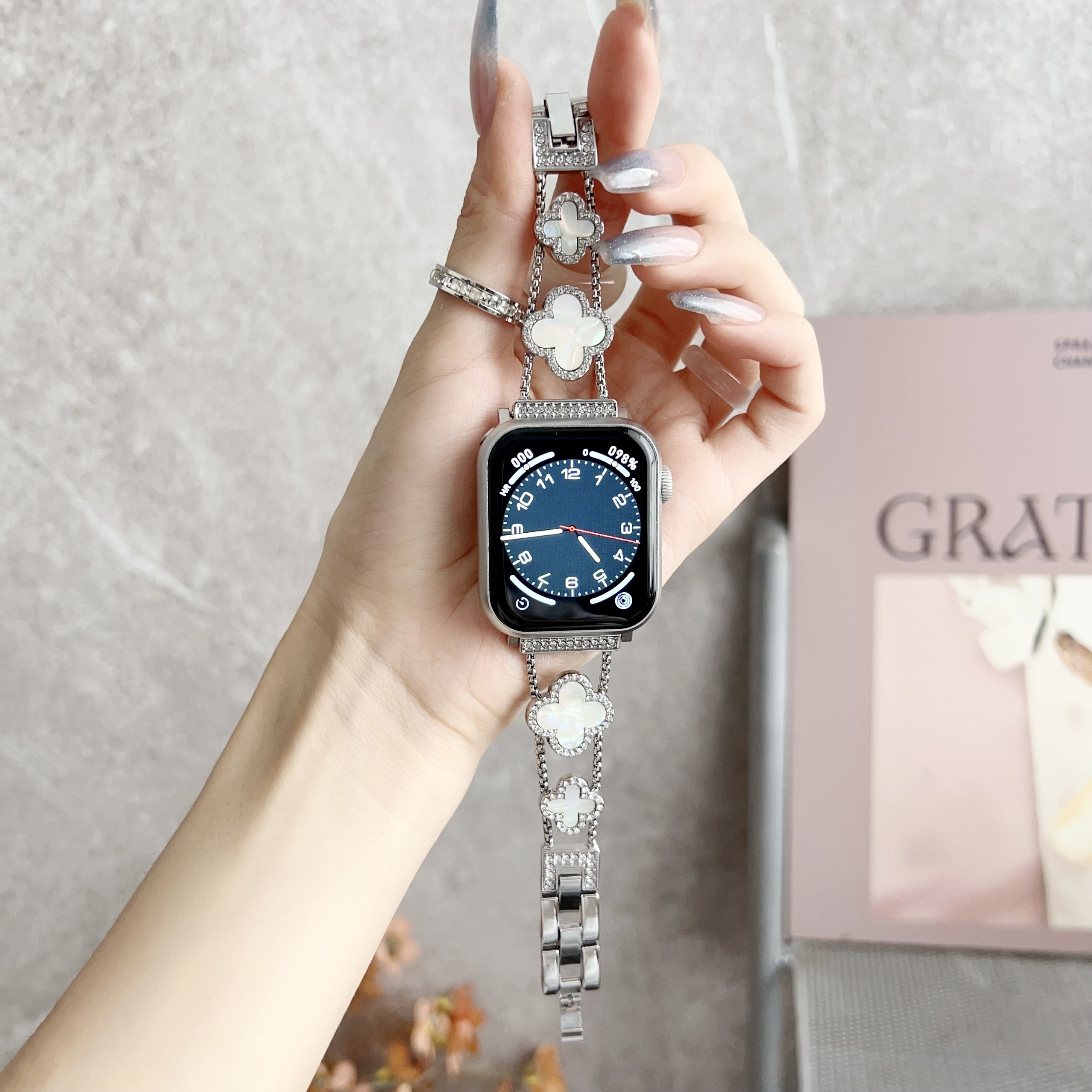 Luxury Four Leaf Clover Accessories Corea Para Women Strap Bracelet Smart Watch Band For Apple Watch 49mm 45mm iWatch Ultra 9/8