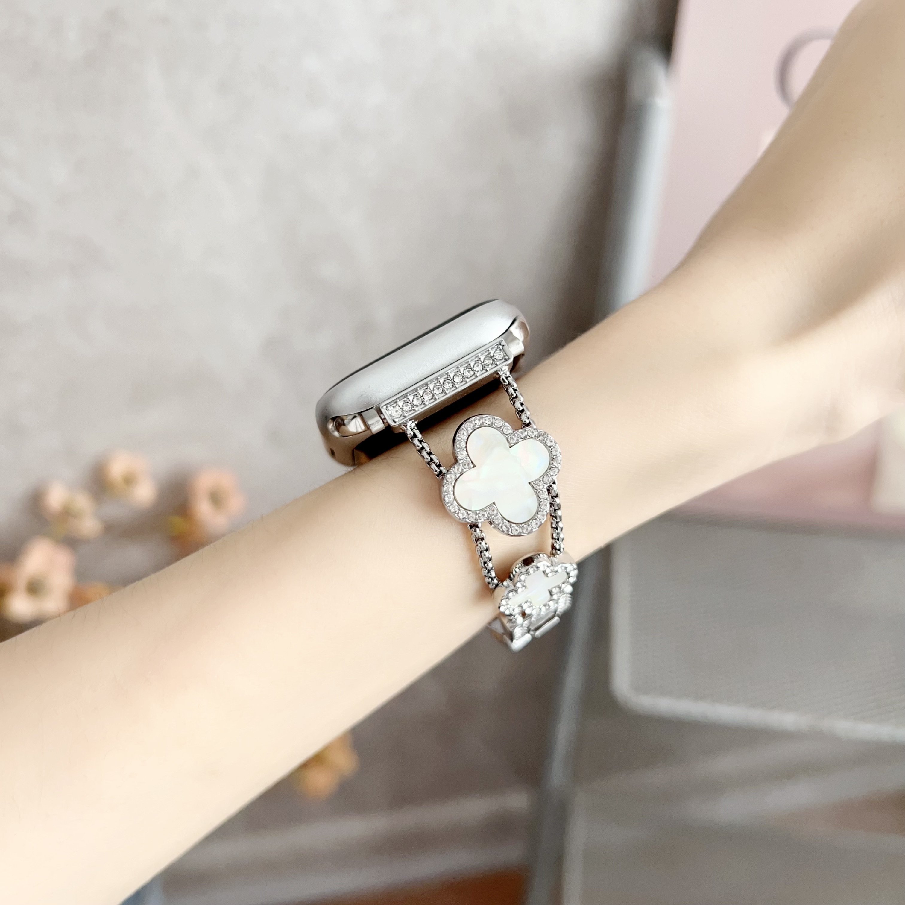 Luxury Four Leaf Clover Accessories Corea Para Women Strap Bracelet Smart Watch Band For Apple Watch 49mm 45mm iWatch Ultra 9/8