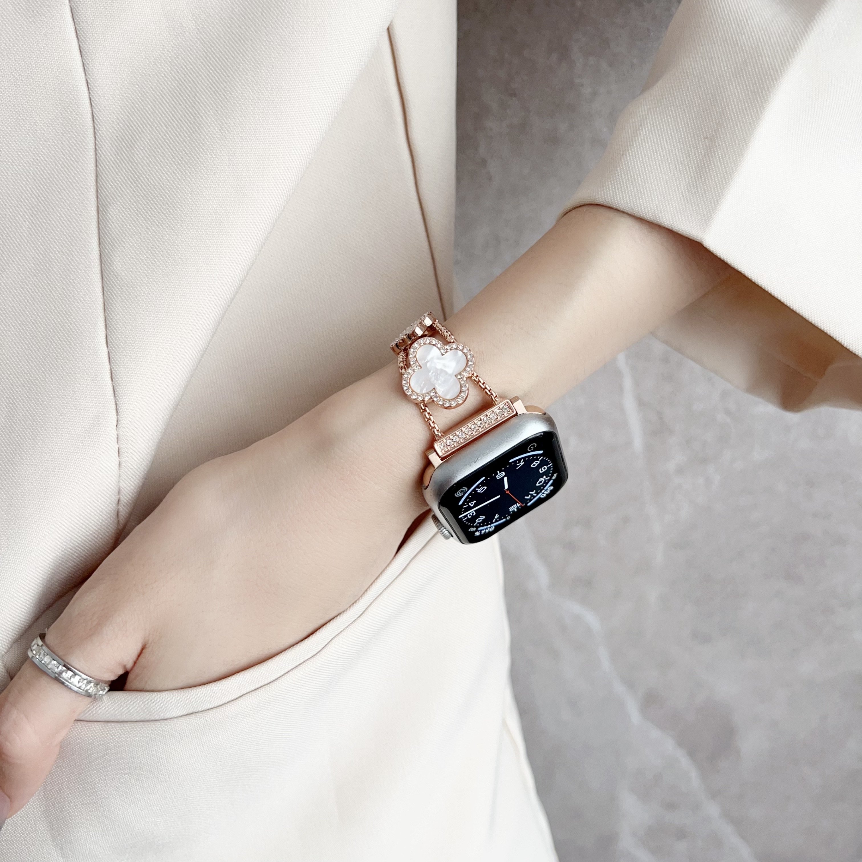 Luxury Four Leaf Clover Accessories Corea Para Women Strap Bracelet Smart Watch Band For Apple Watch 49mm 45mm iWatch Ultra 9/8