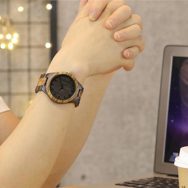 Reloj de madera Custom Logo Minimalist Engraved Wooden Wrist Watch Unisex Natural Luxury Oem Quartz Wood Watch