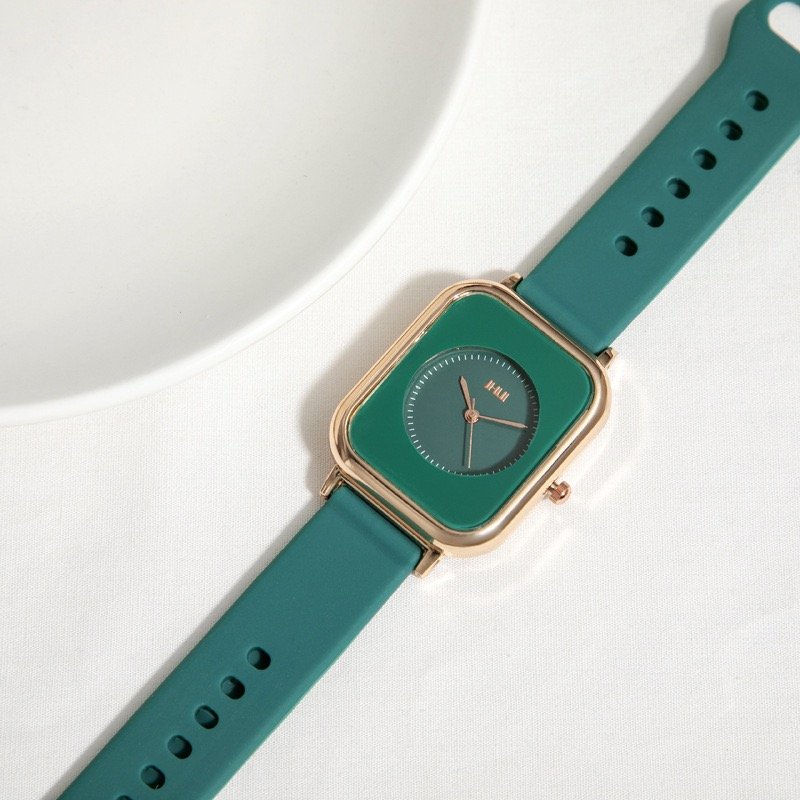 Luxury Women Smartwatch Fitness Tracker Bluetooths Calling Trending Products 2024 New Arrivals Round Smart Watches for women