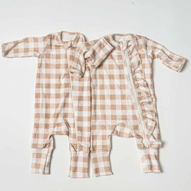 Customized Ultra Soft Organic Cotton Unisex Gingham Newborn Gift Set Swaddle Baby Romper Jersey Knit Fitted Crib Sheets Cot Set