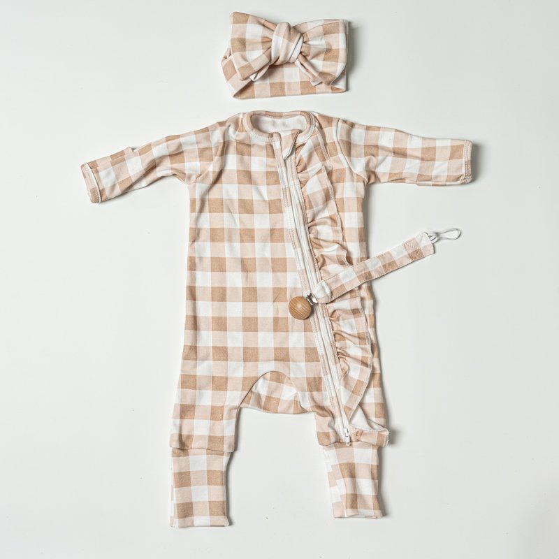 Customized Ultra Soft Organic Cotton Unisex Gingham Newborn Gift Set Swaddle Baby Romper Jersey Knit Fitted Crib Sheets Cot Set
