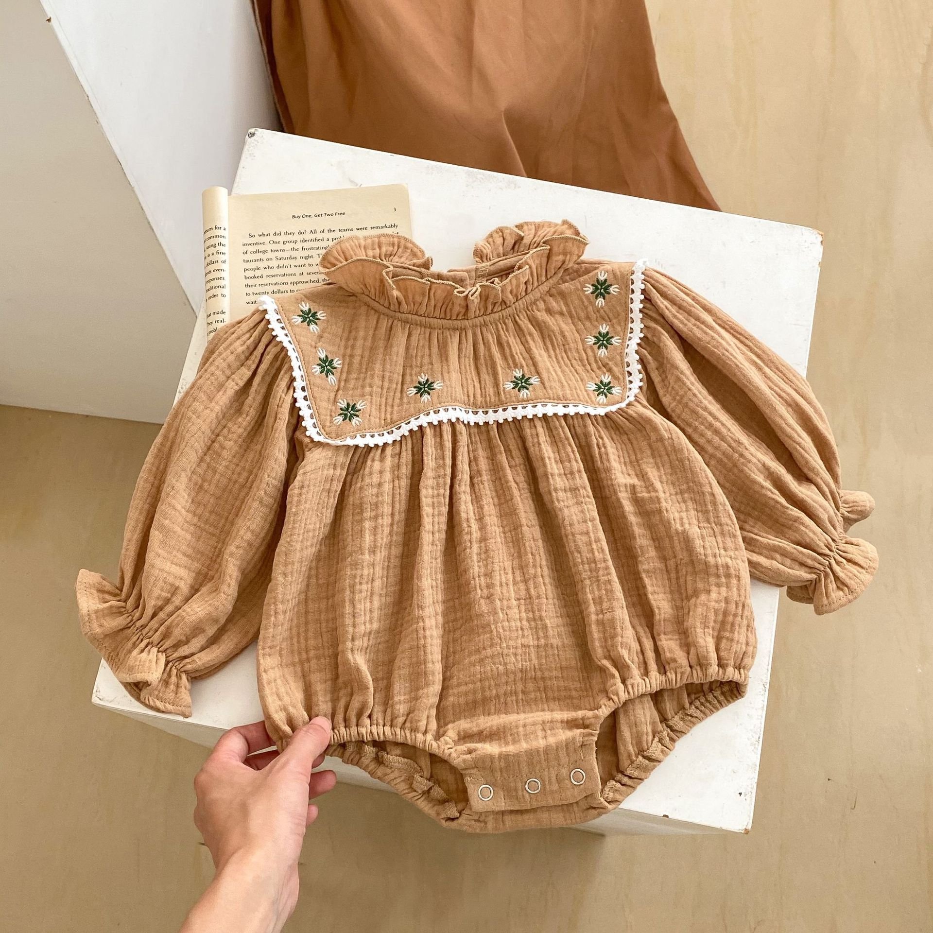 Wholesale new female baby crawling clothes fall clothing infant embroidered long-sleeved pajamas cute baby romper