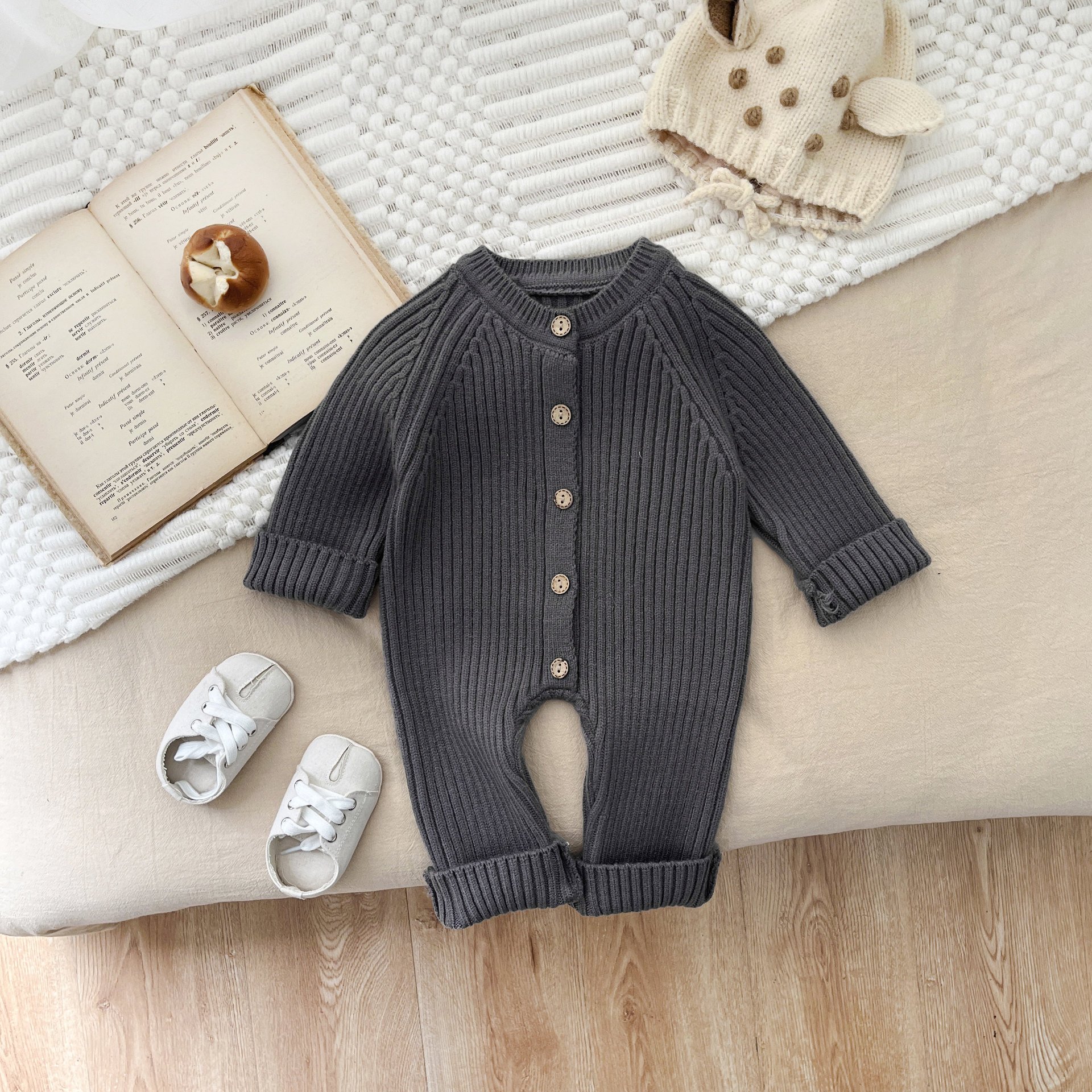 New Spring Autumn Baby Jumpsuit Boys and Girls Solid Color Knitted Romper Clothes Infant Neutral Jumpsuit