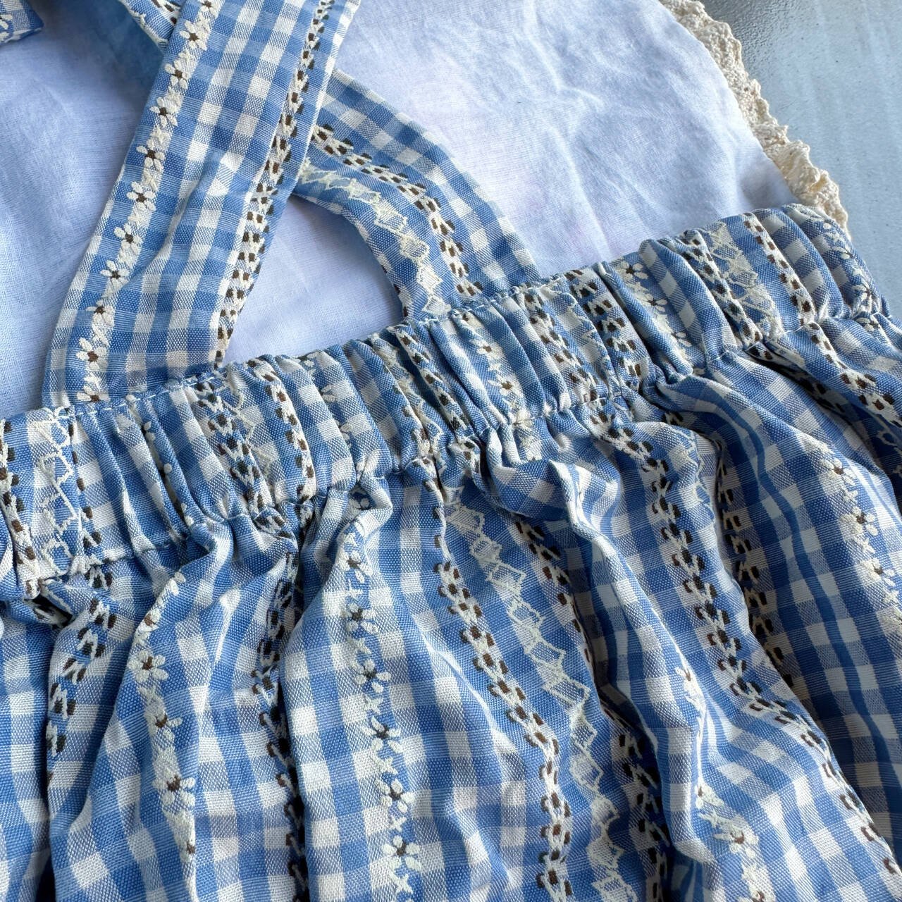 Yihui OEM color bule cotton Children's short cute custom patterned onesie pajamas sleeveless embroidery bubbles baby romper