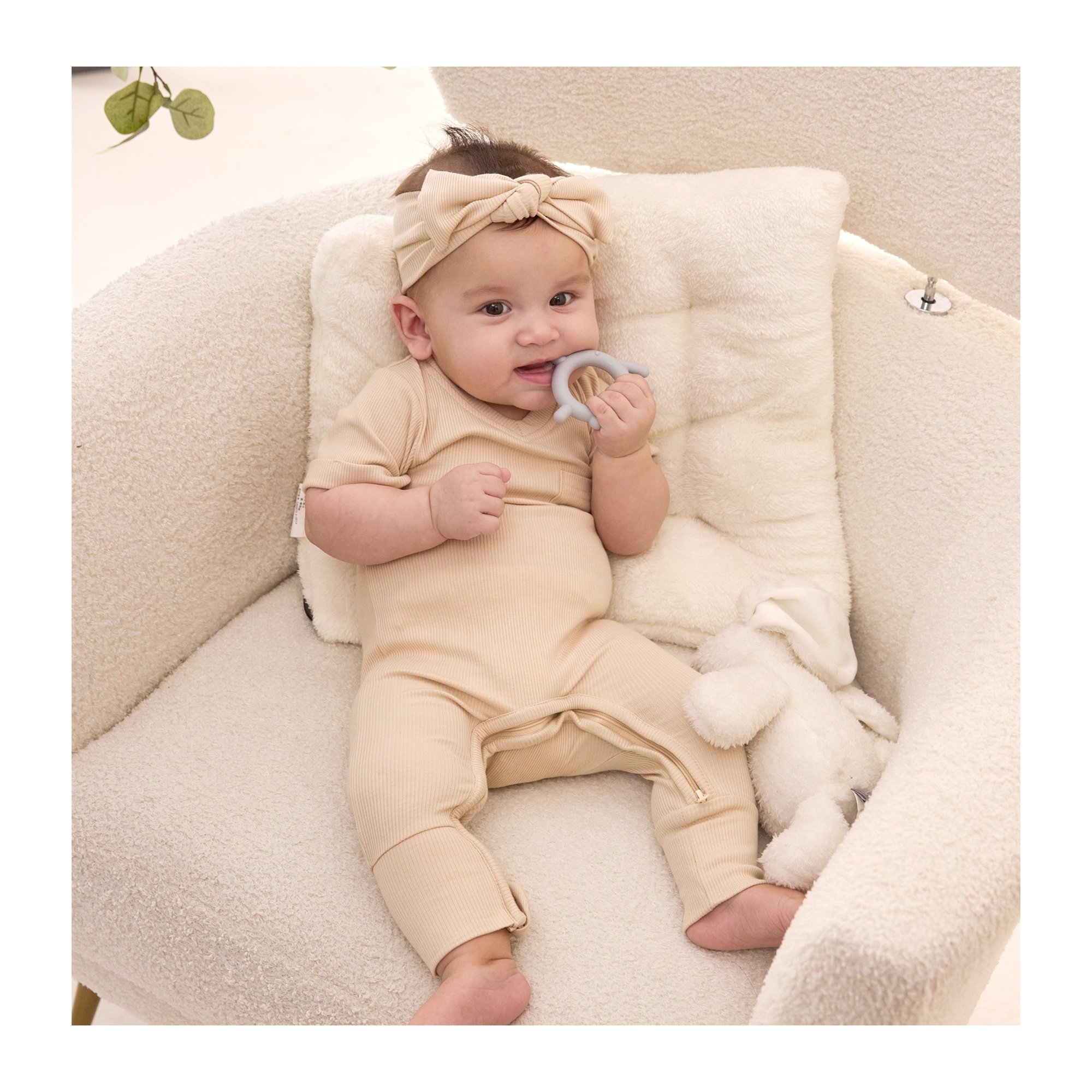 Petelulu Bamboo Ribbed Baby Rompers Clothes Manufacturer's Customizable Soft Bamboo Baby Pajamas With Zipper For Spring Season