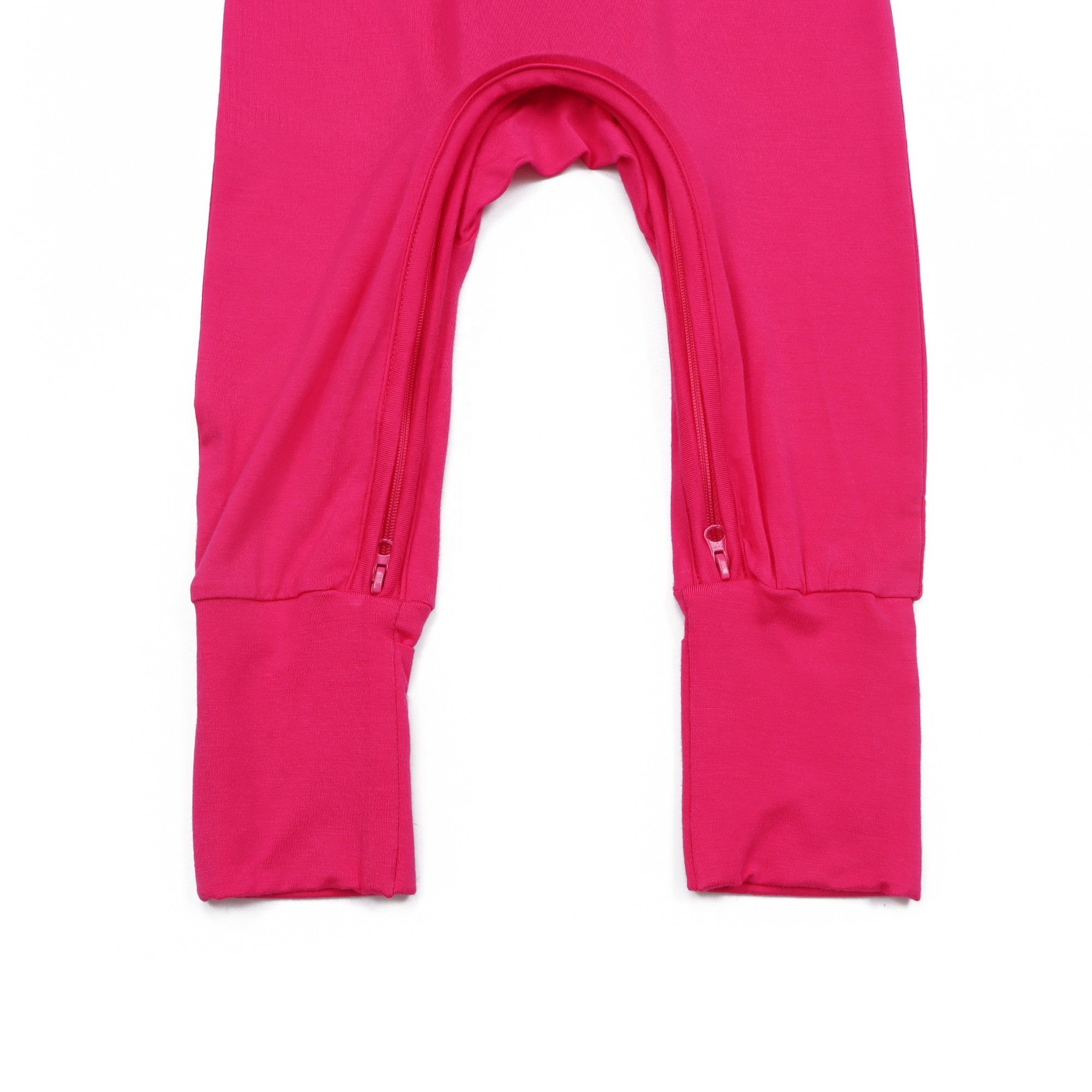 Wholesale Unisex Luxury Bamboo Baby Clothes Long Sleeve Boutique Baby Rompers with Zipper Solid Color 0-3 Months Baby Pajamas