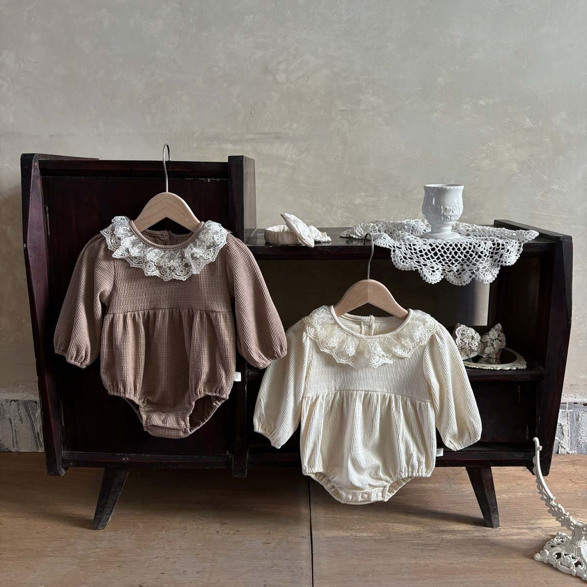 Wholesale 2024 Fall Baby Clothing Fashion Lace Lace Collar Waffle Solid Color Long Sleeve Baby Rompers