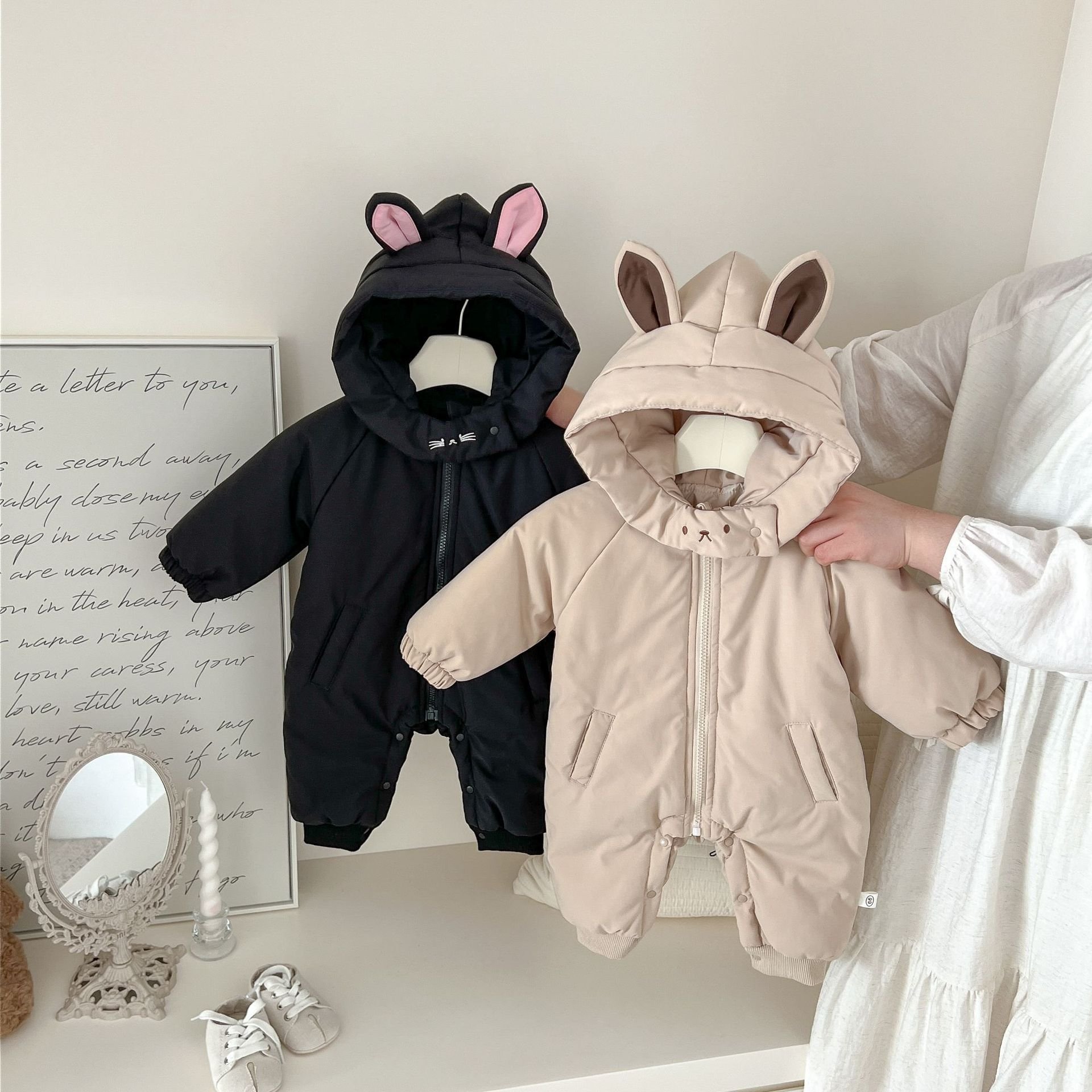Wholesale 2024 Winter Baby Clothes Cute Style Hooded Long-Sleeved Thickened Baby Rompers