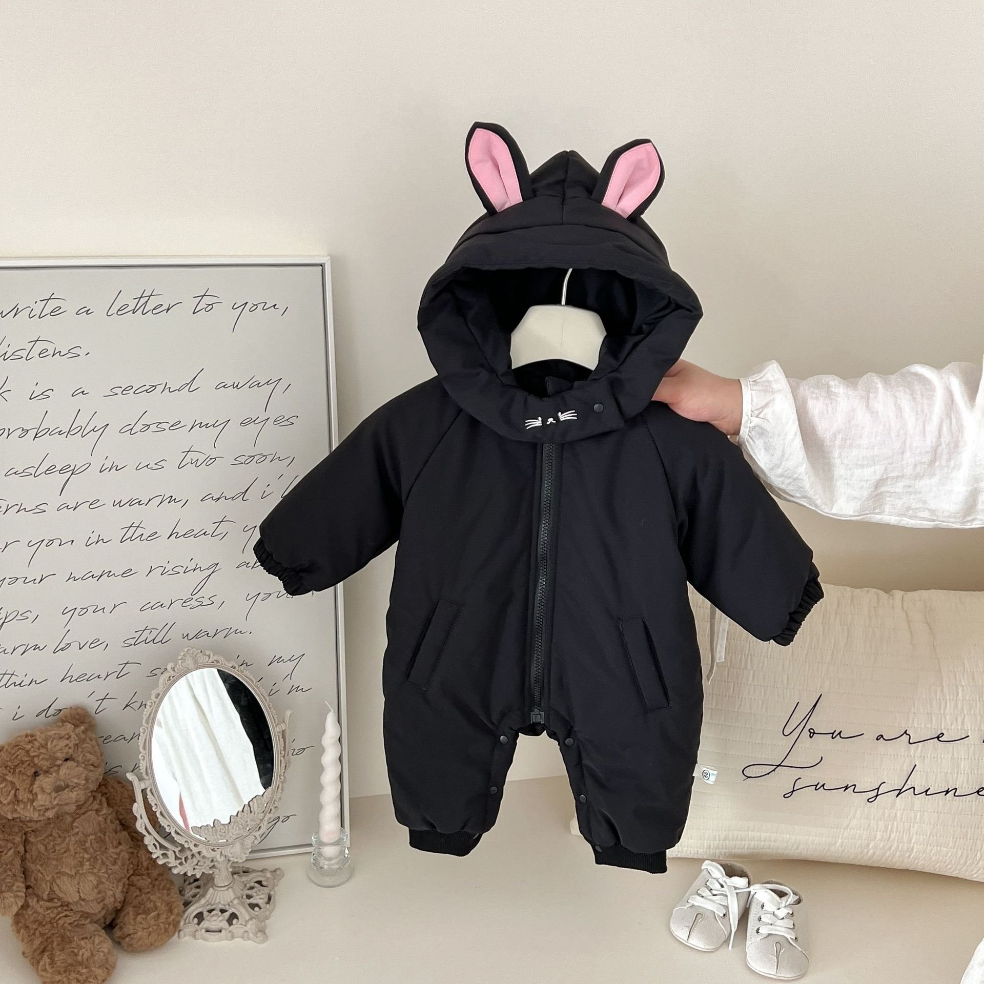 Wholesale 2024 Winter Baby Clothes Cute Style Hooded Long-Sleeved Thickened Baby Rompers