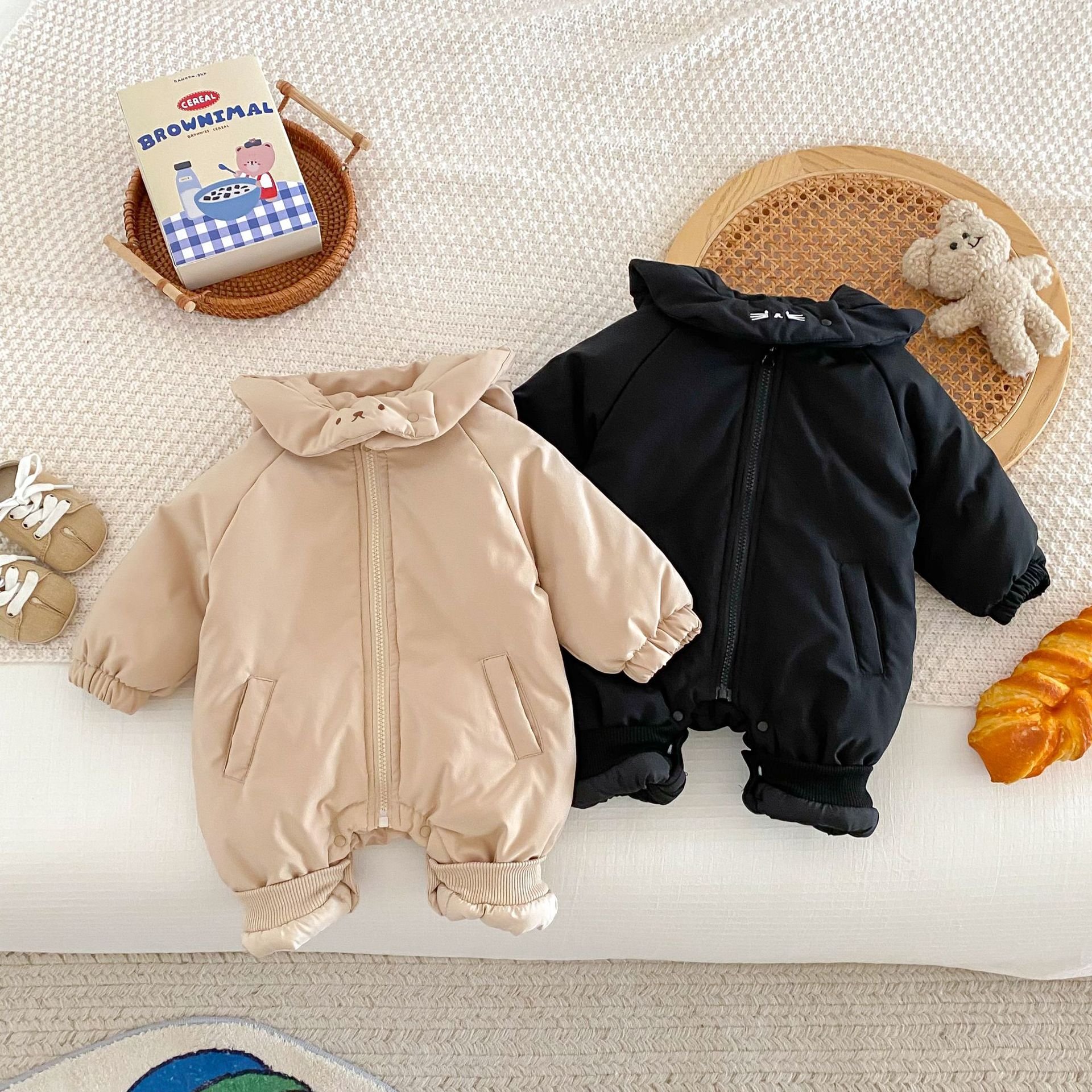 Wholesale 2024 Winter Baby Clothes Cute Style Hooded Long-Sleeved Thickened Baby Rompers
