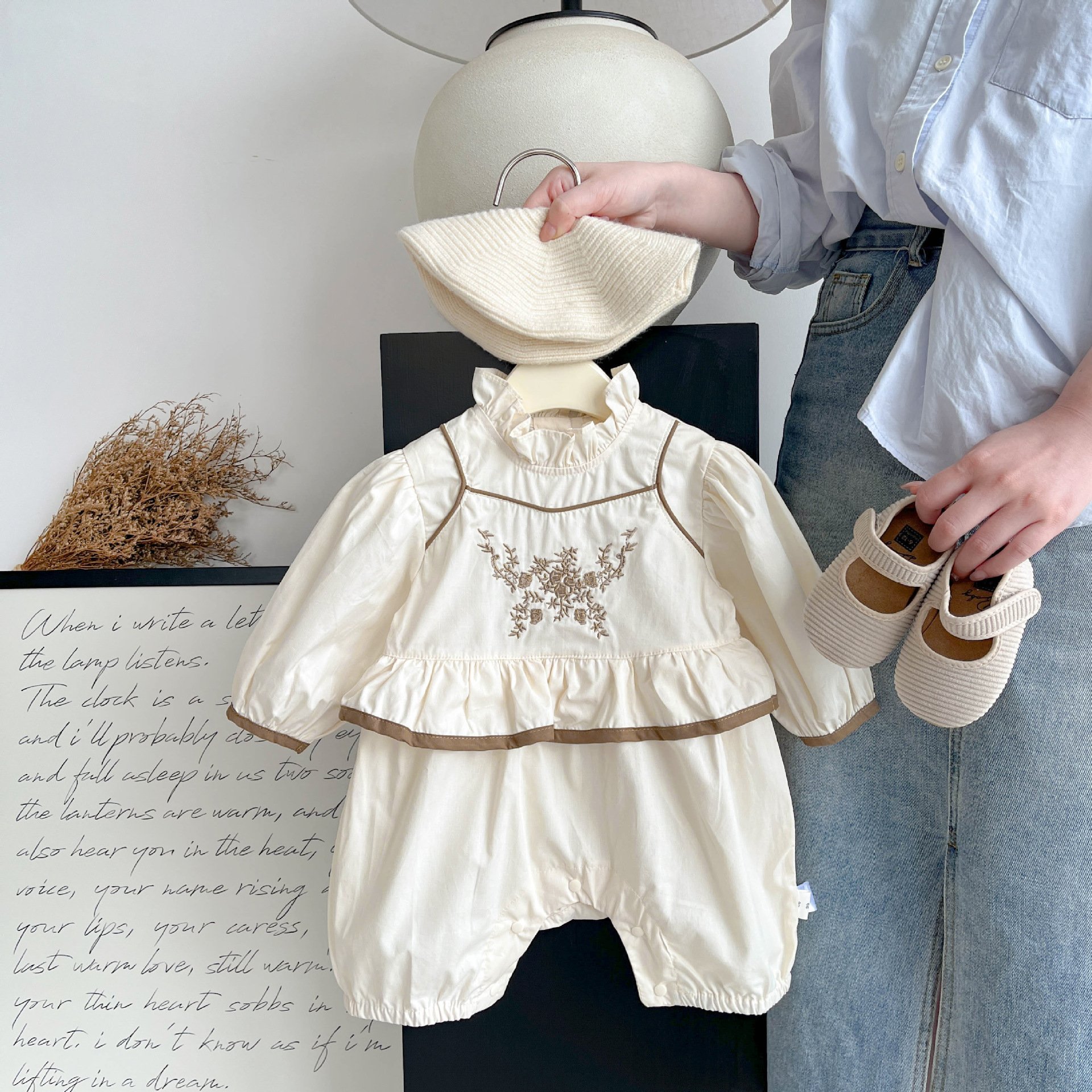 Wholesale 2024 Fall Baby Clothing Lace Collar Embroidered Long Sleeve Cotton Baby Rompers