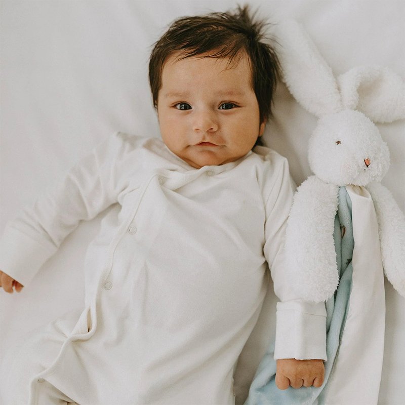Organic white baby bundle gift set cotton baby clothing set eco friendly Newborn gift set sustainable custom newborn gifts