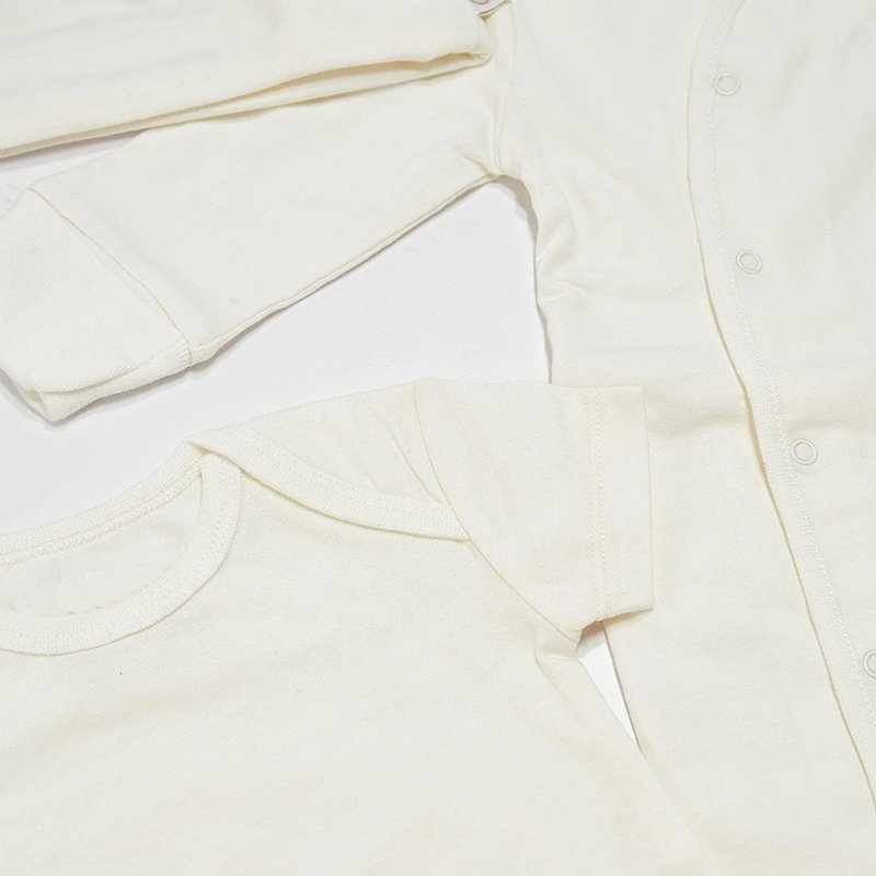 Organic white baby bundle gift set cotton baby clothing set eco friendly Newborn gift set sustainable custom newborn gifts