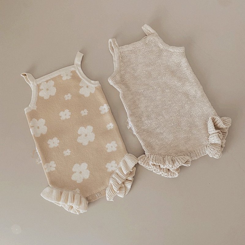 2023 Top Ranking Summer Cloudy And Soft Covering Cotton Yarn Baby Infant Girl Cute Floral Knitted Suspendor Rompers