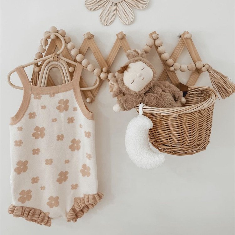 2023 Top Ranking Summer cloudy and soft covering cotton yarn baby infant girl Cute Daisy Floral knitted suspendor rompers