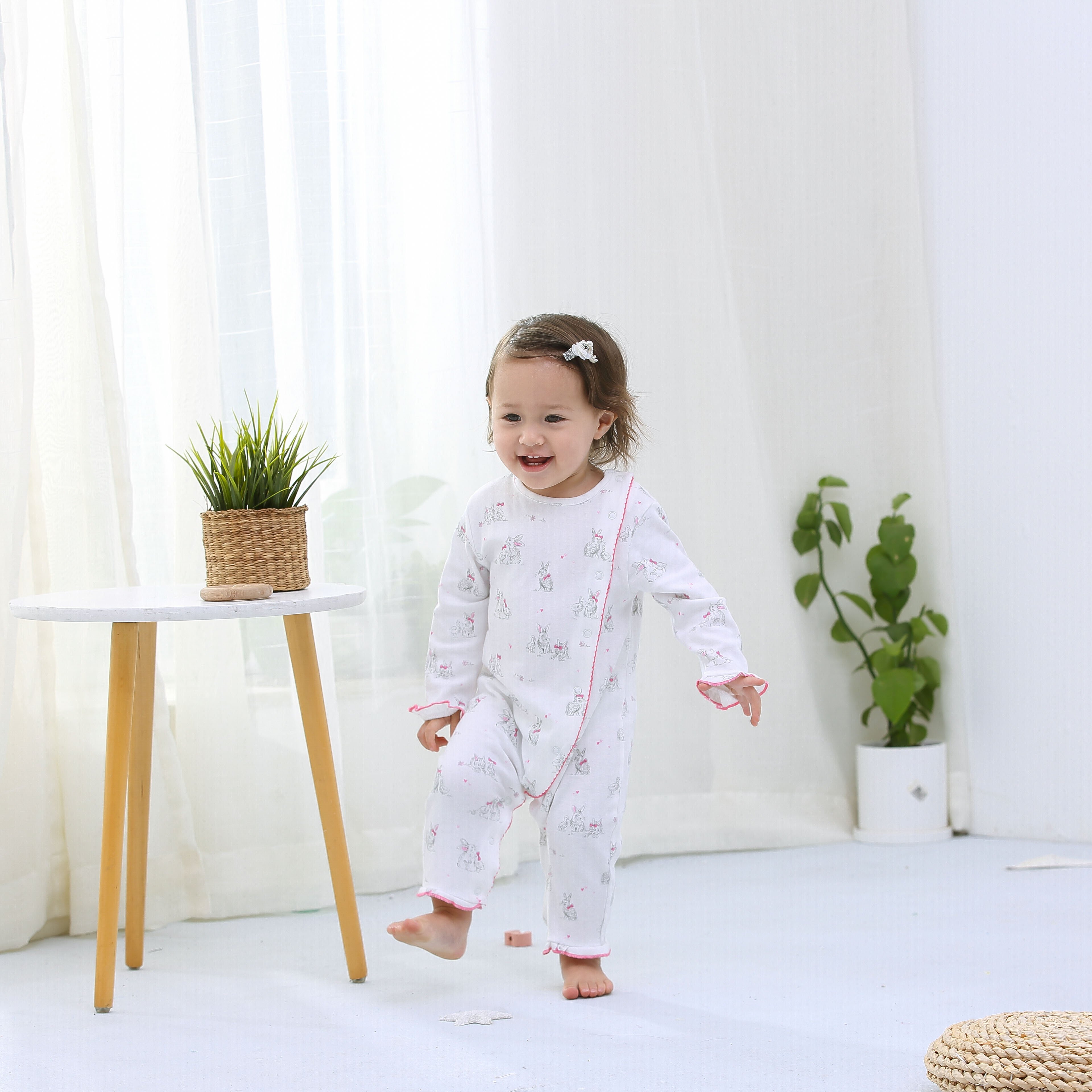 Top design beautiful girl clothing trumpet-shaped leg and sleeve opening children's wear baby clothes newborn bodysuit