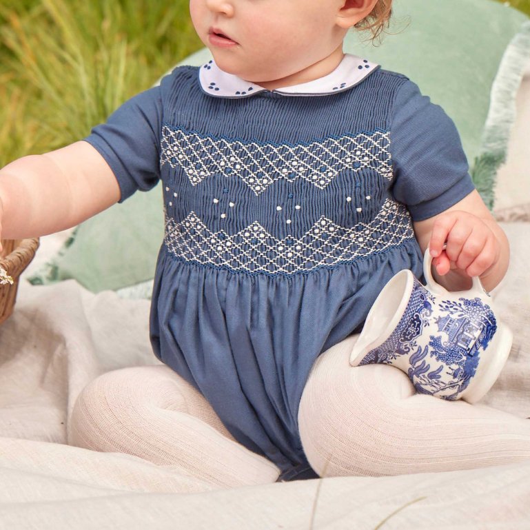 2024 Hot Sell Summer Shortsleeve Dresses Hands Smocked Embroidered Peter Pan Collar Girls Kids Smocked Baby Dress