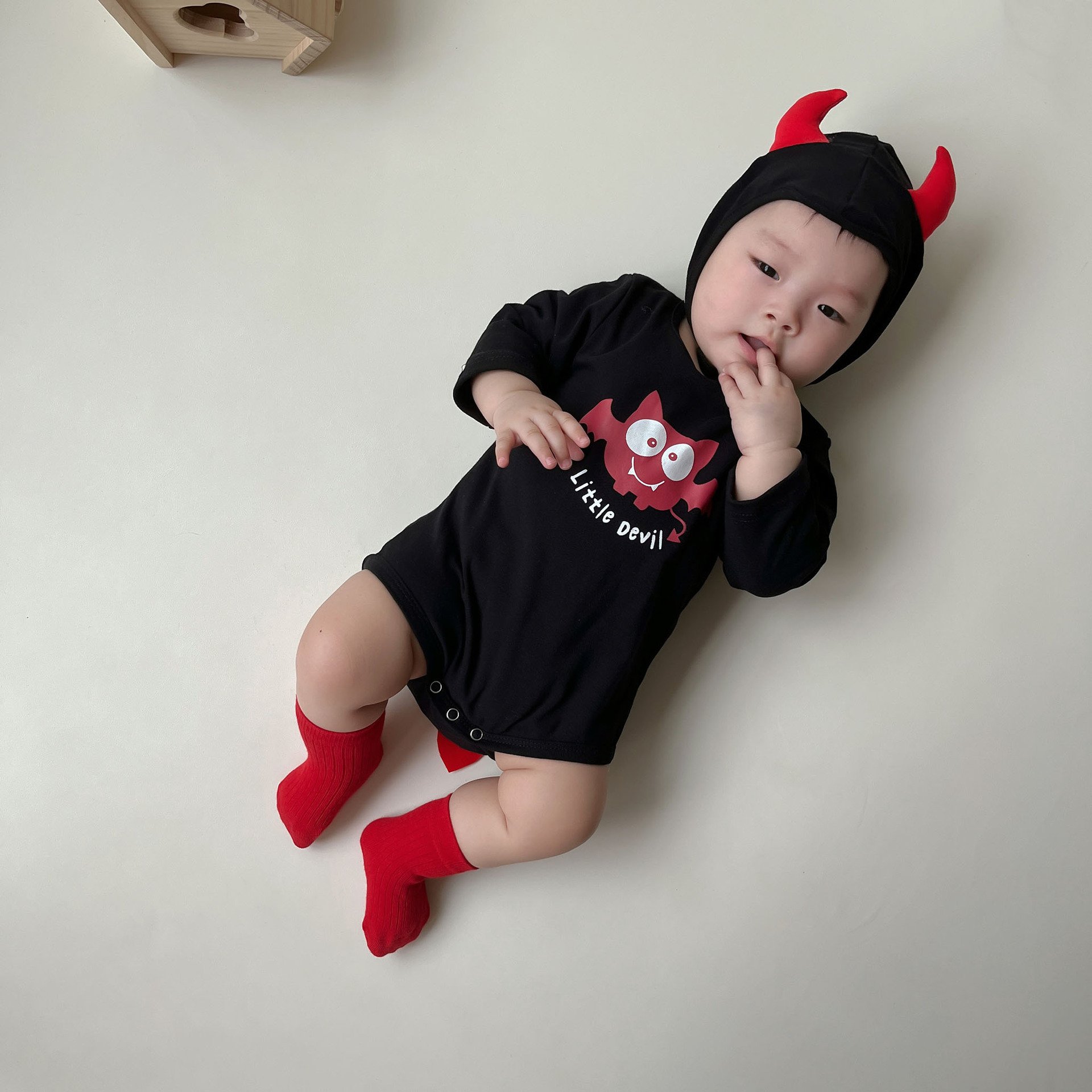 new born baby rompers cotton long sleeve red black baby boy girls clothes wholesale cute newborn baby clothing with hats