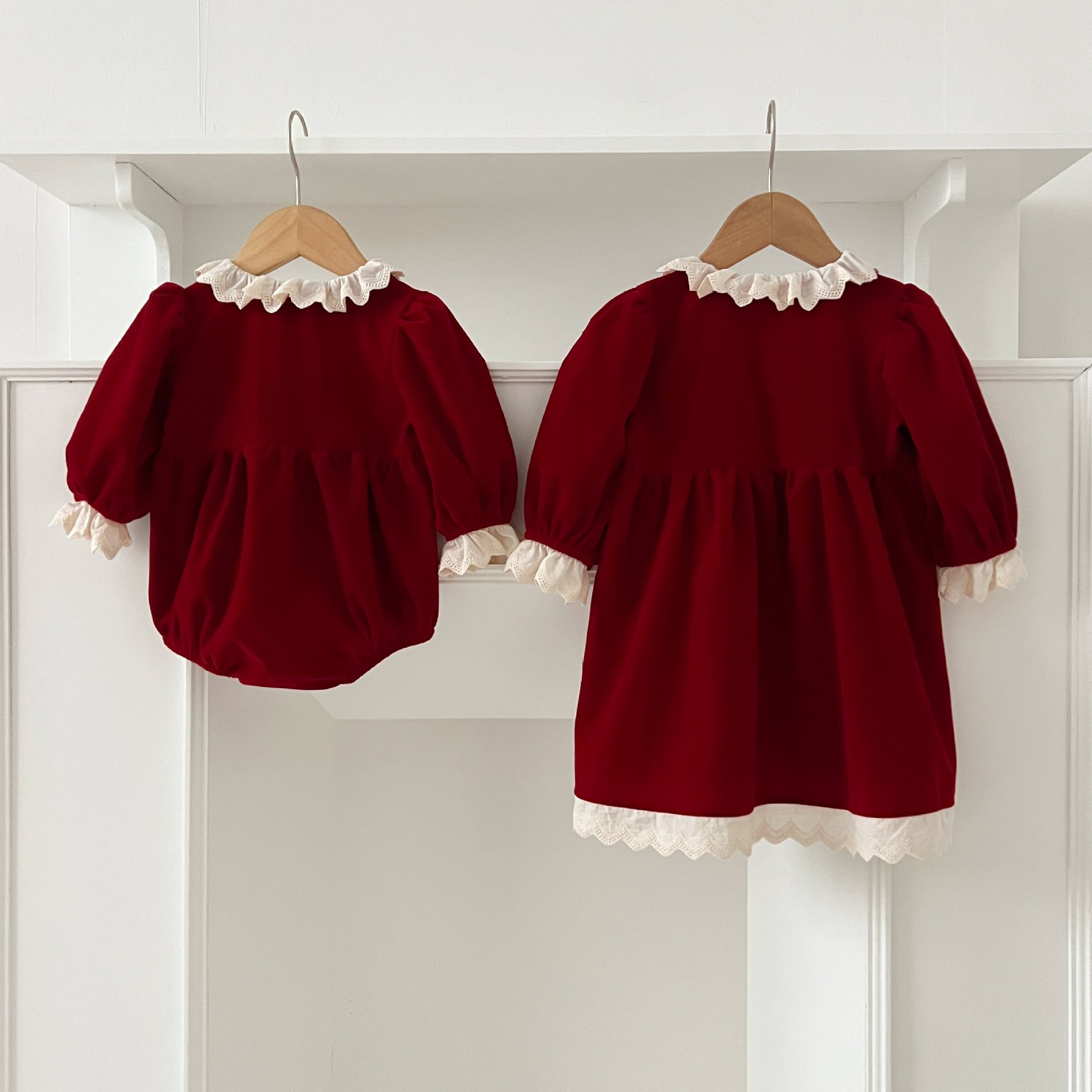 New Arrival Red Baby Girl Romper and Kids Girls Frocks with Lace Long Sleeves Christmas New Year Sister Outfits for Children