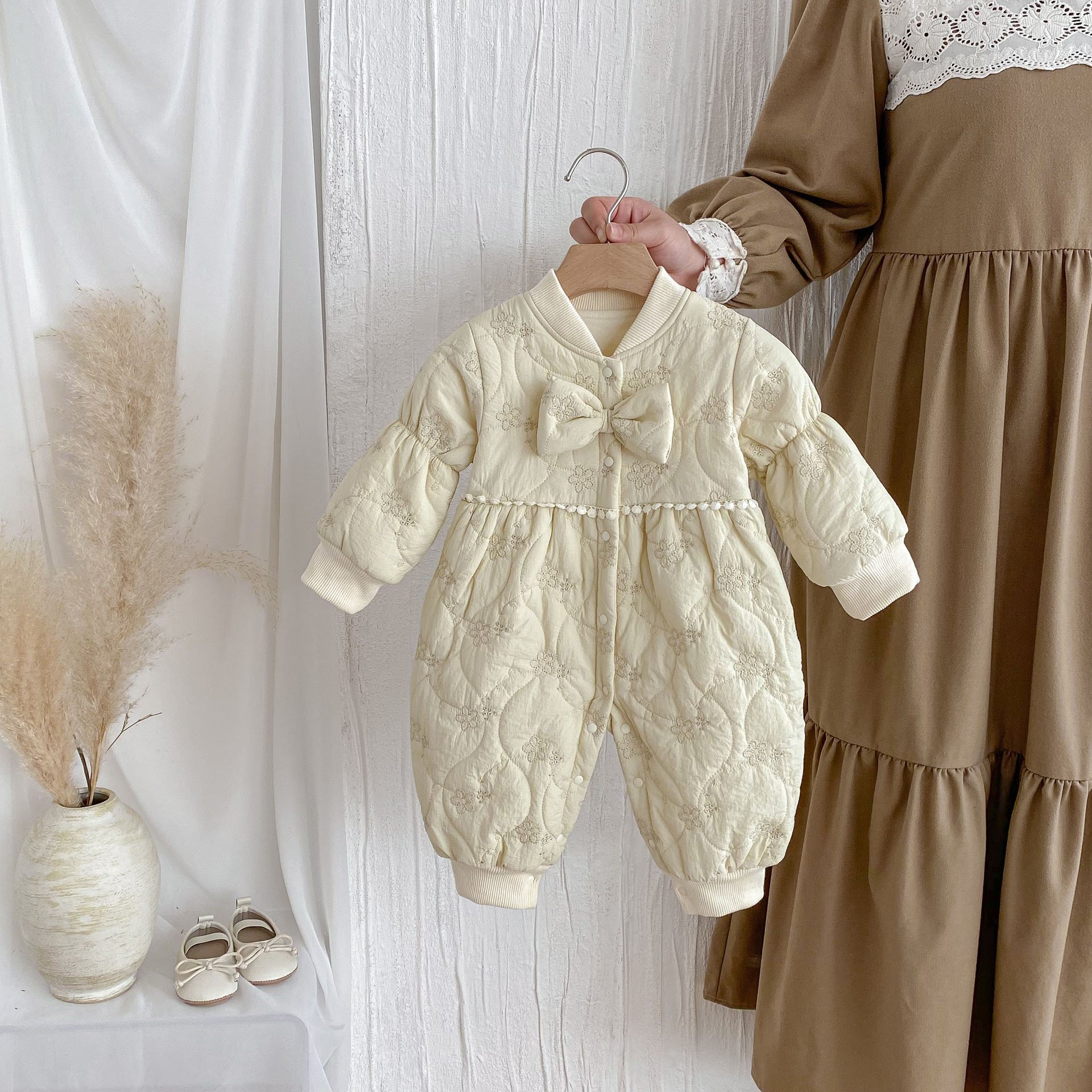 Wholesale 2024 Winter Baby Clothing Princess Style Embroidery Solid Color Long Sleeve Cotton Baby Rompers