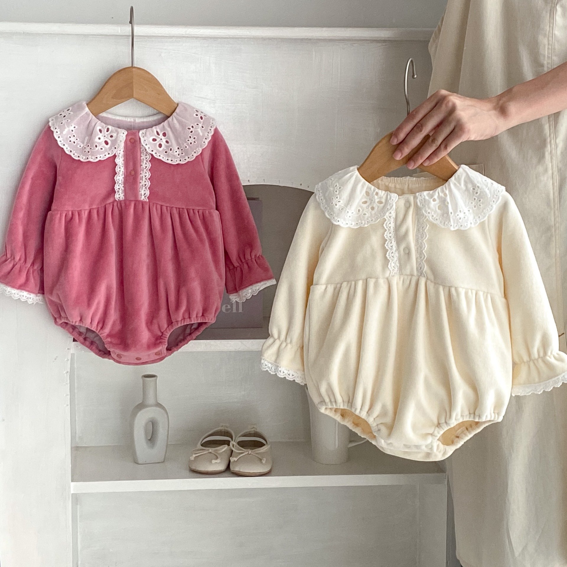 Solid Color Baby Rompers Wholesale 100% Cotton Fabric Long Sleeve Border Lace Baby Rompers