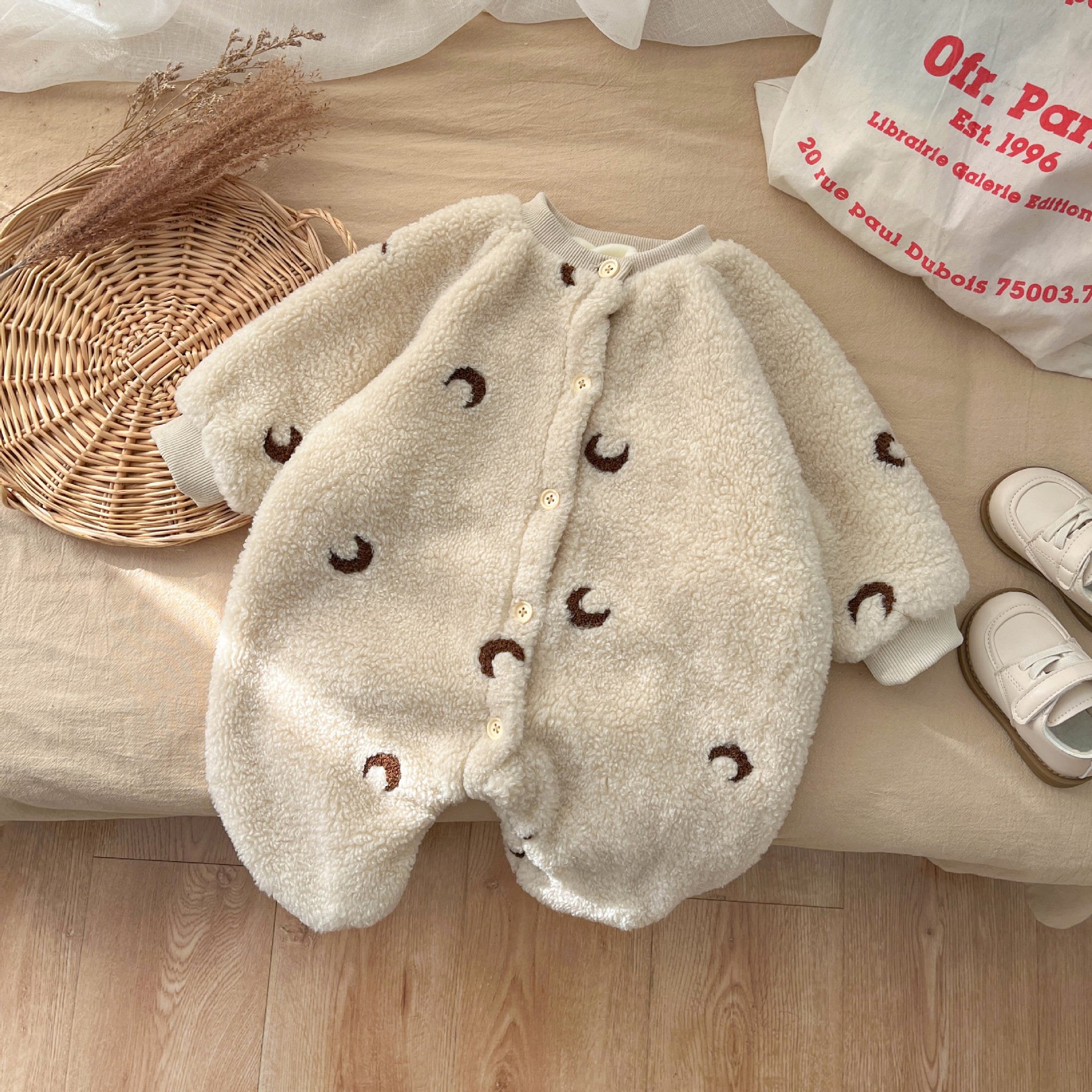 Wholesale 2024 Winter Baby Clothing Korean Moon Embroidery Long Sleeve Thick Warm Baby Rompers