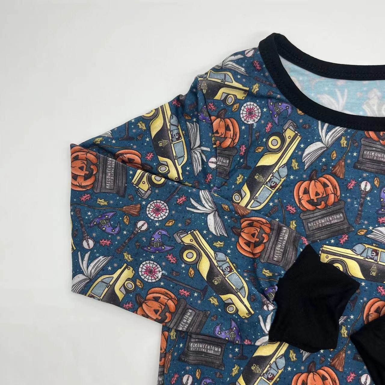 Comfortable bamboo 100%cotton custom Halloween pumpkin printing grip folded cuff newborn baby romper