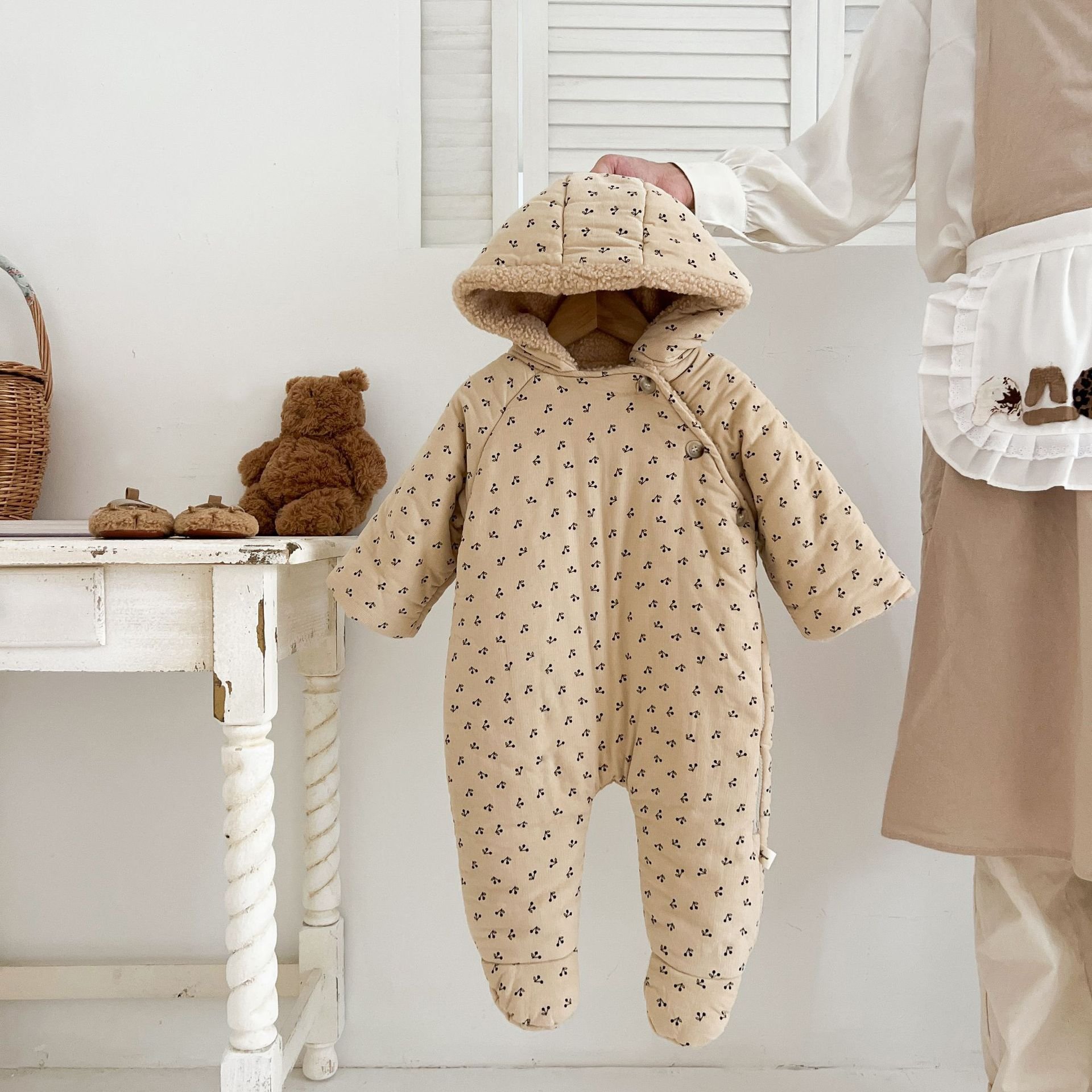 Wholesale 2024 Winter Baby Clothing Fashion Floral Hooded Long Sleeve Cotton Baby Rompers