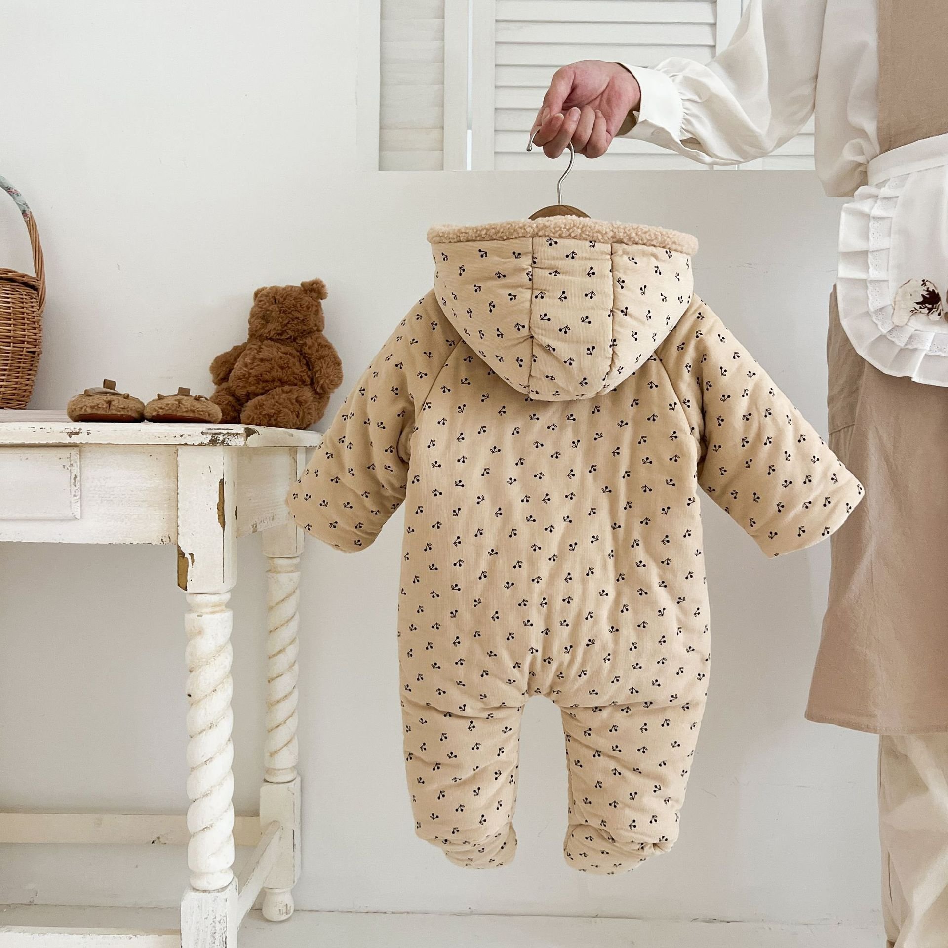 Wholesale 2024 Winter Baby Clothing Fashion Floral Hooded Long Sleeve Cotton Baby Rompers
