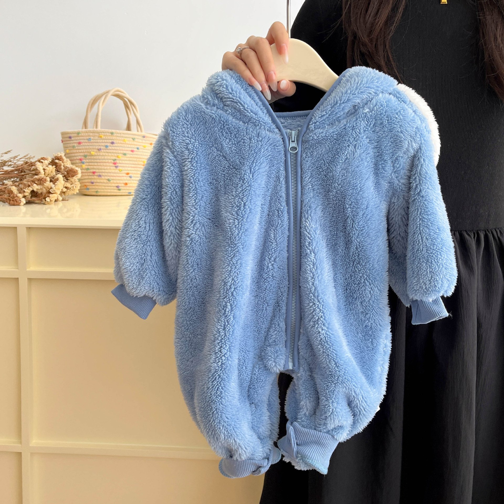 Wholesale 2024 Winter Baby Clothing Korea Solid Color Long Sleeve Hooded Thick Warm Baby Rompers