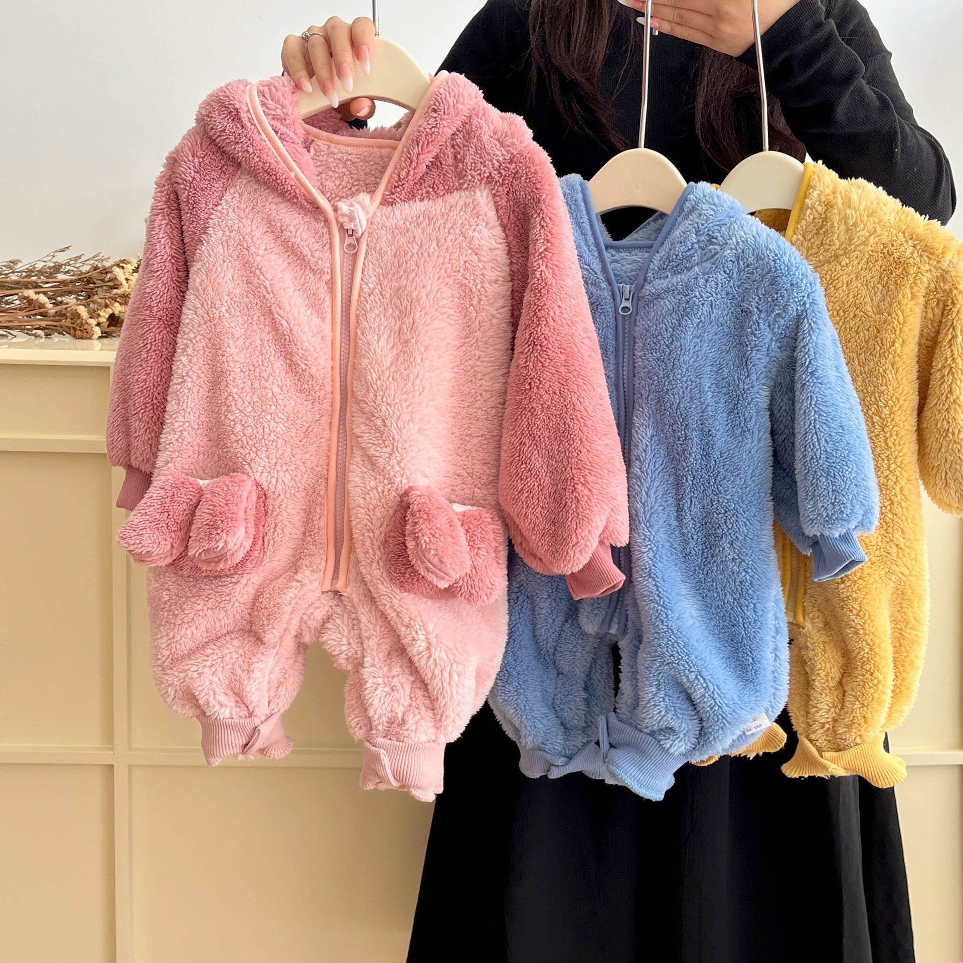 Wholesale 2024 Winter Baby Clothing Korea Solid Color Long Sleeve Hooded Thick Warm Baby Rompers