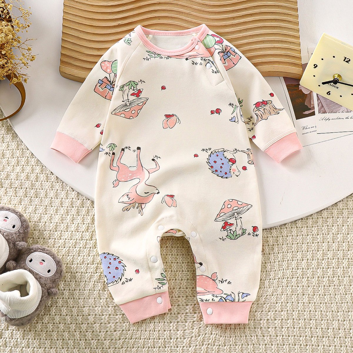 Spring and autumn new male and female baby cartoon long-sleeved newborn clothes pure cotton boneless crawling clothes