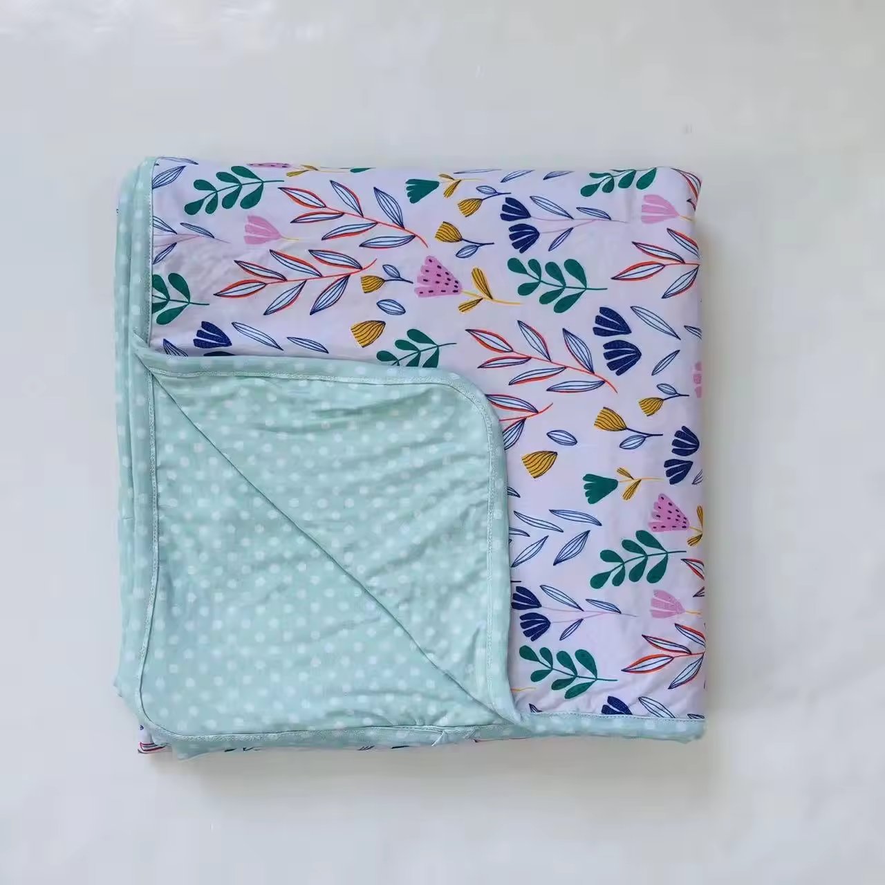 Delicate Bamboo Spandex Baby Rompers Red Rabbit Printing Custom Quick Dry Long Sleeves Baby Blanket