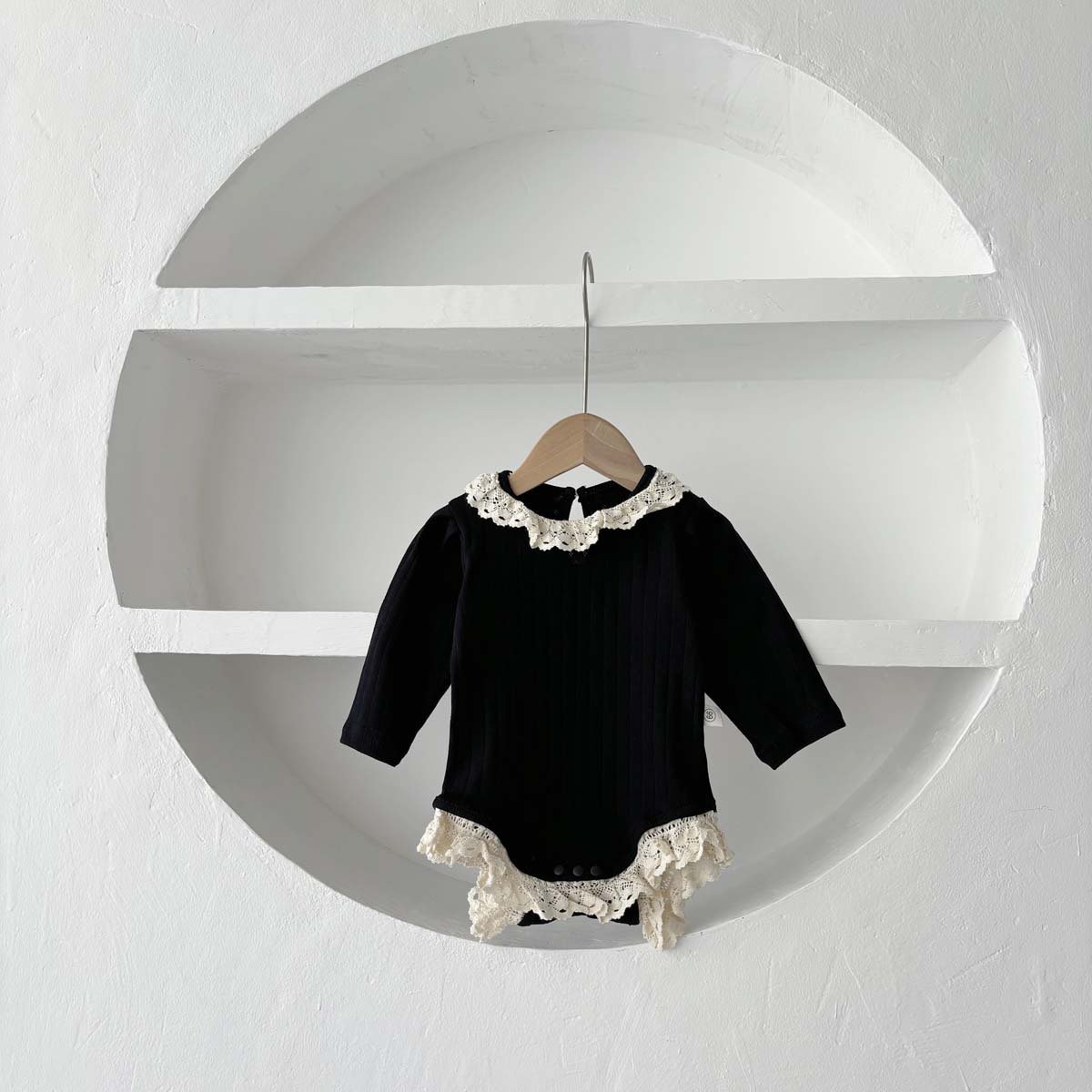 Wholesale 2024 Fall Baby Clothing Fashion Cutout Lace Round Neck Pit Strip Long Sleeve Baby Rompers