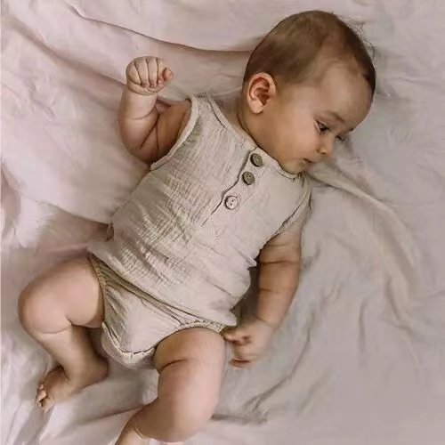 NO MOQ OEM Australia US Infant Jumper Summer Sleeveless Baby Romper Muslin Cotton Plain Front Buttons Newborn Boys Bodysuits