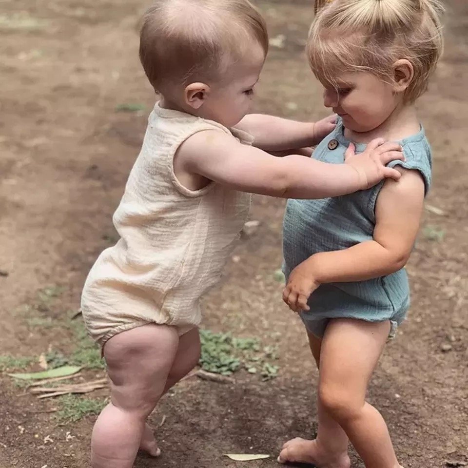 NO MOQ OEM Australia US Infant Jumper Summer Sleeveless Baby Romper Muslin Cotton Plain Front Buttons Newborn Boys Bodysuits