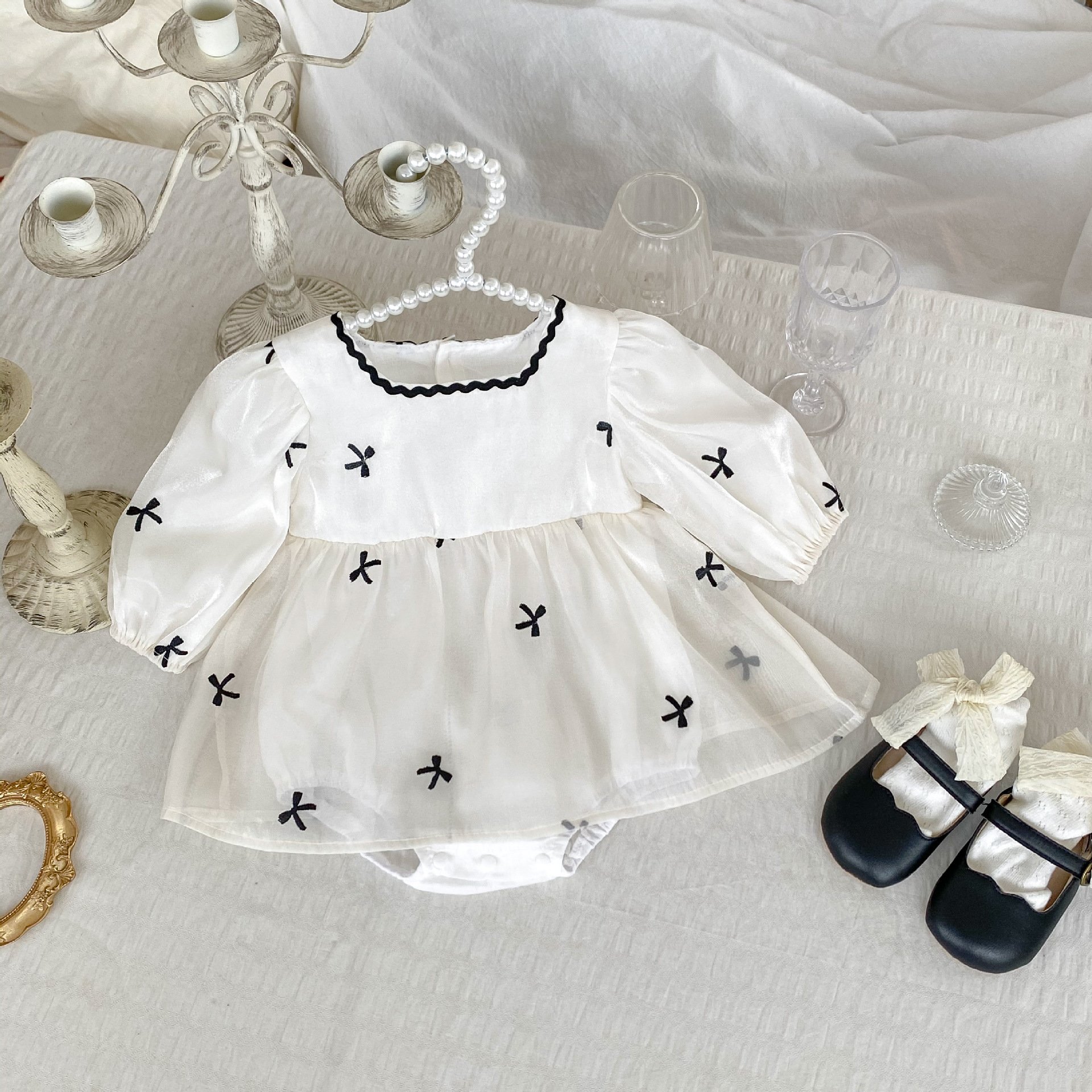 ins 2024 baby autumn jumpsuit fashionable princess mesh girl baby romper bow long sleeves fart infant clothes